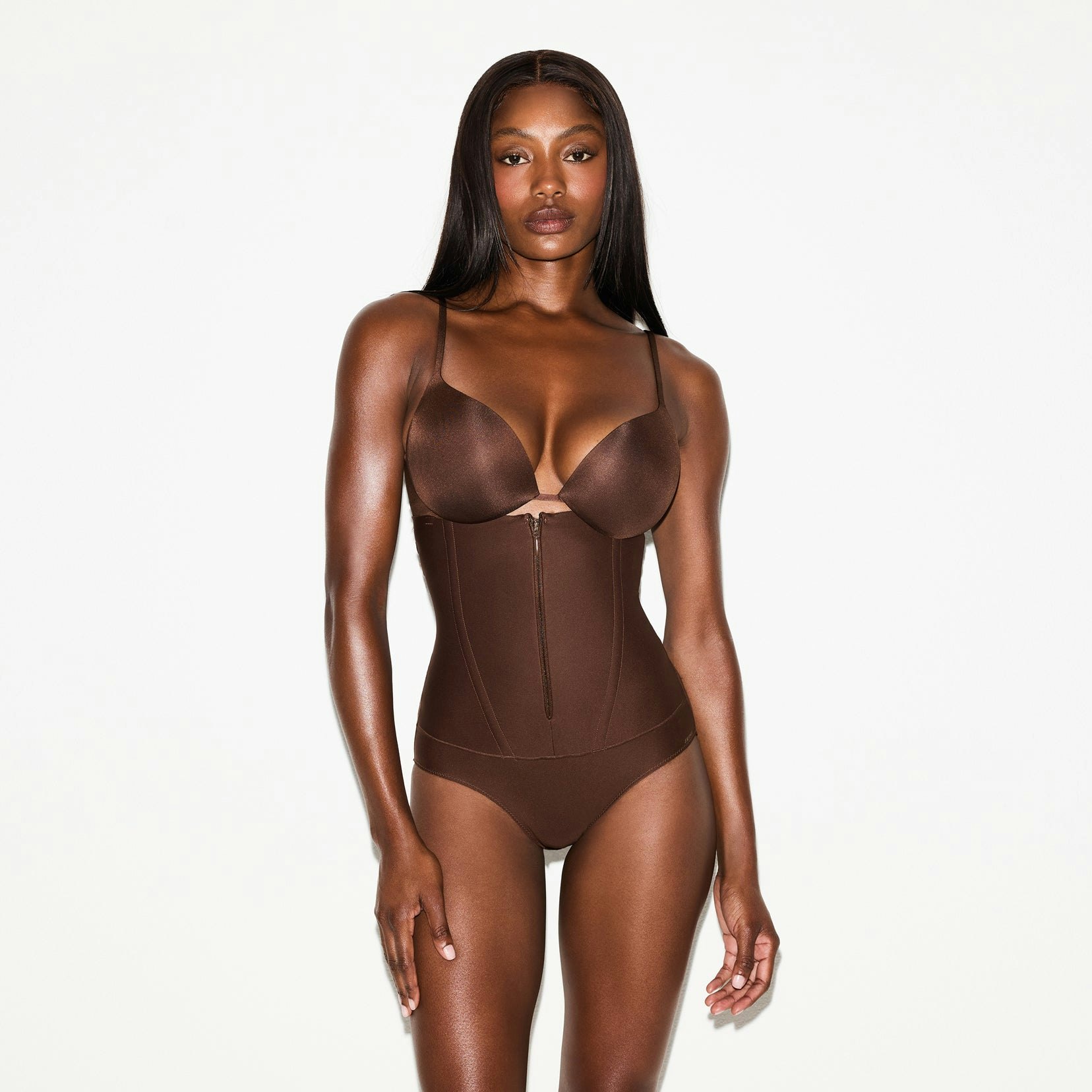SKIMS BODY CORE SCULPT WAIST CINCHER BUTT LIFTING BRIEF | COCOA ON A MODEL SIDE VIEW @ | FOCUS: 0.0, 1.0, 0.9