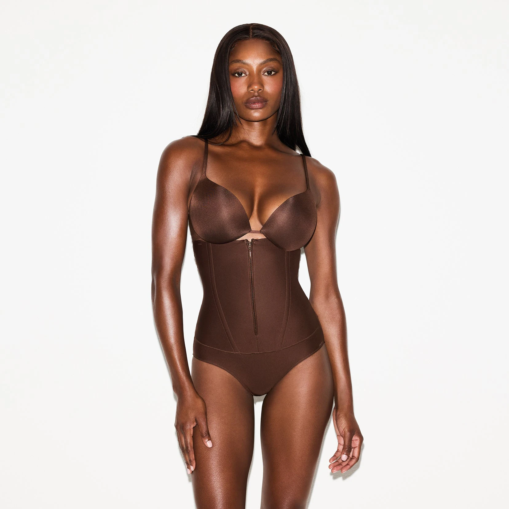 SKIMS BODY CORE SCULPT WAIST CINCHER BUTT LIFTING BRIEF | COCOA ON A MODEL SIDE VIEW @ | FOCUS: 0.0, 1.0, 0.9