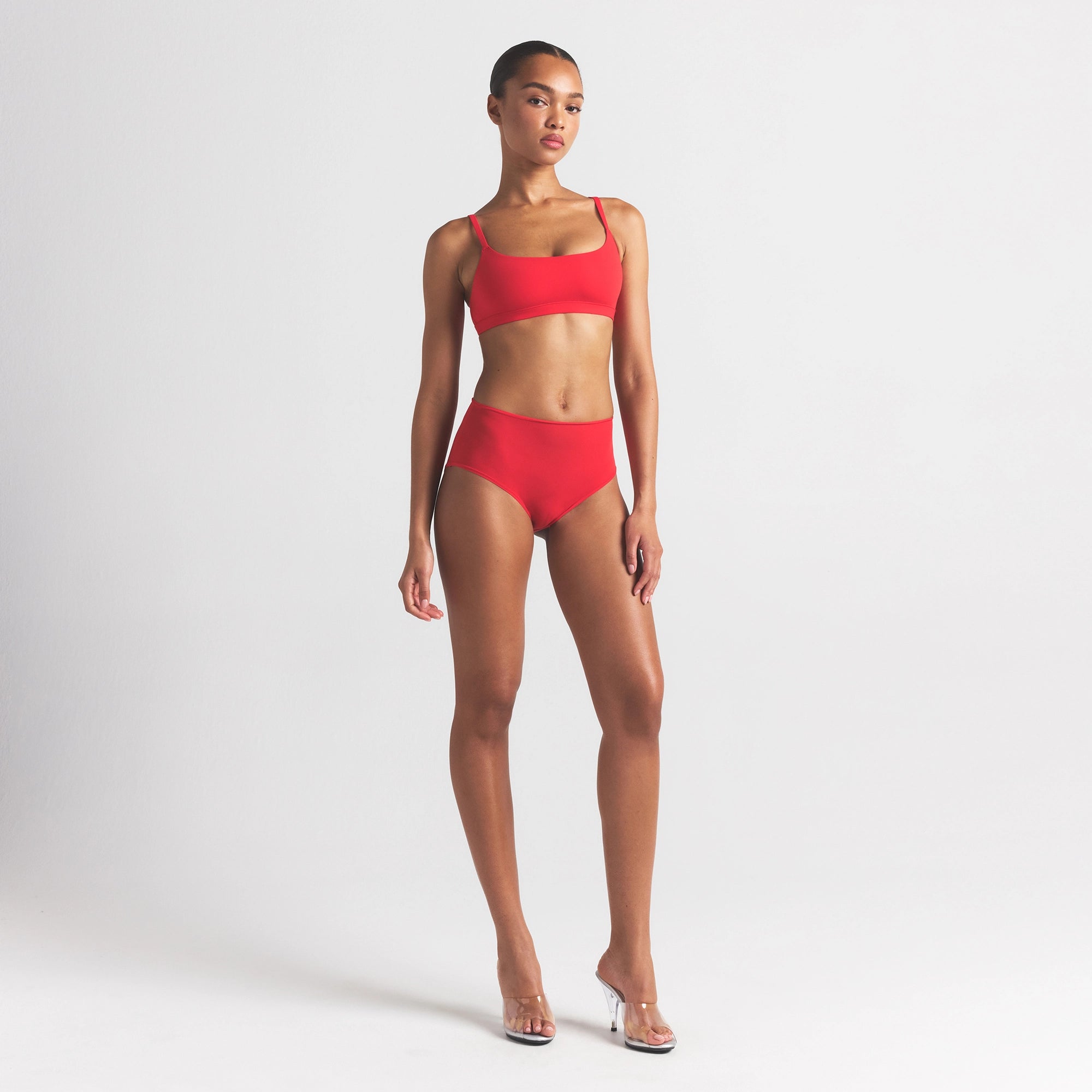 FITS EVERYBODY FULL BRIEF | CHERRY ON A MODEL FRONT VIEW @ | FOCUS: 0.0, 1.0, 0.9