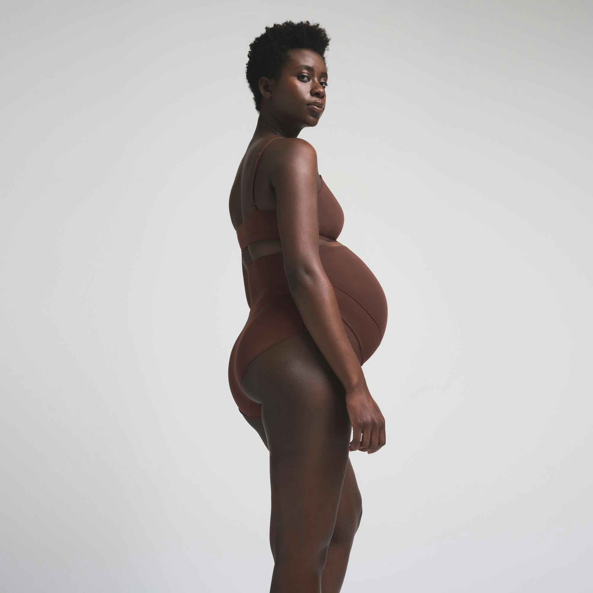 FITS EVERYBODY MATERNITY BANDED HIGH-WAISTED BRIEF | COCOA ON A MODEL SIDE VIEW | FOCUS: 0.0, 1.0, 0.9