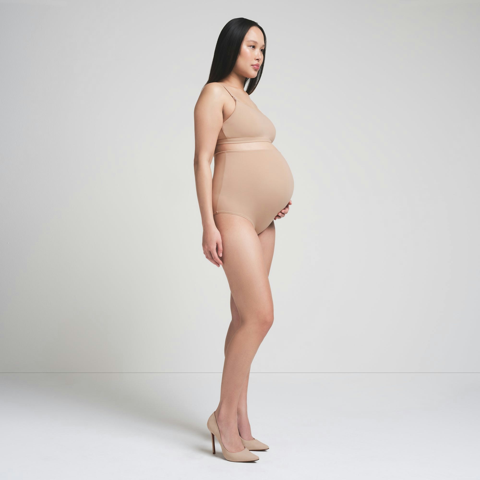 FITS EVERYBODY MATERNITY HIGH-WAISTED BRIEF | CLAY ON A MODEL FRONT VIEW | FOCUS: 0.0, 1.0, 0.9