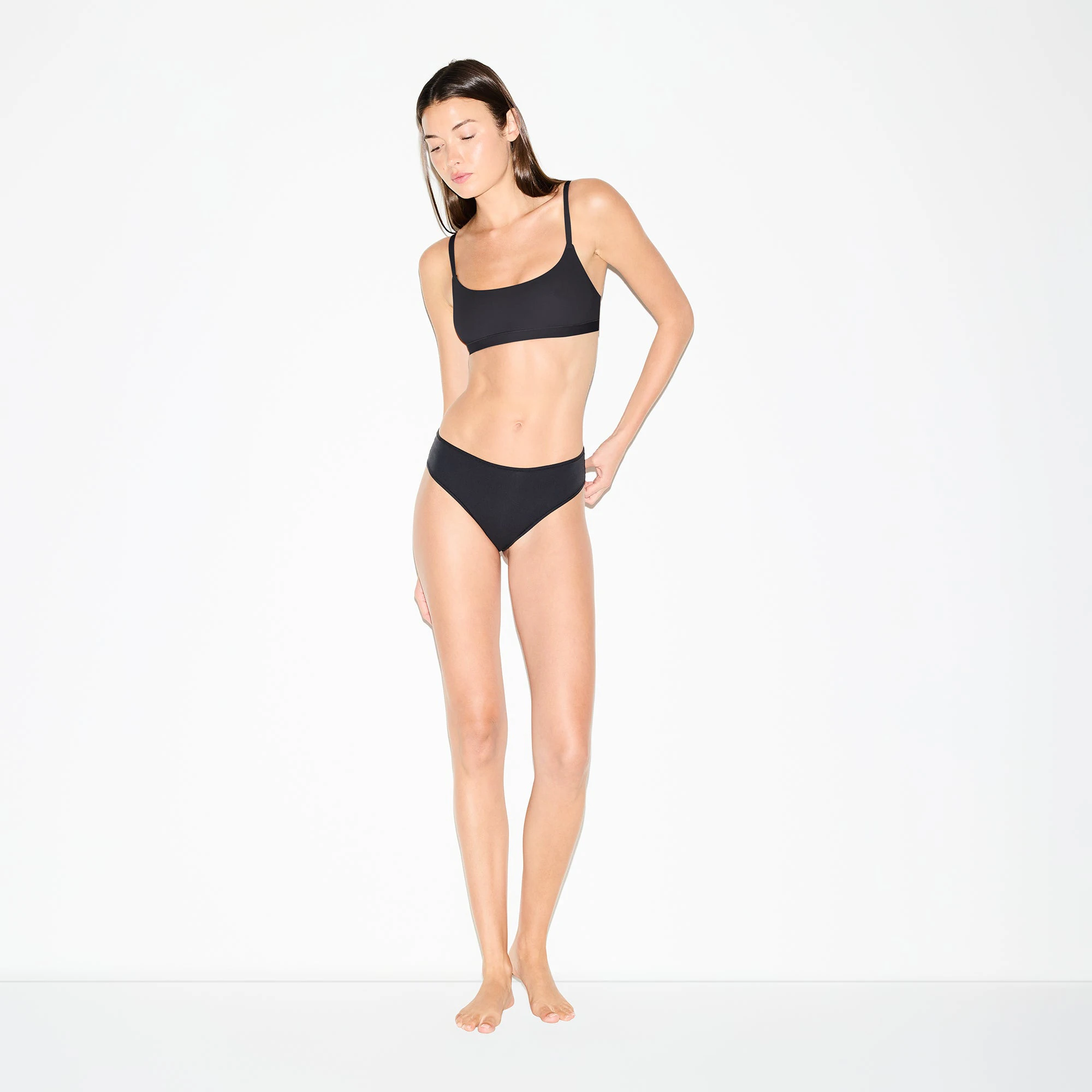 FITS EVERYBODY CHEEKY BRIEF 5-PACK | ONYX ON A MODEL FRONT VIEW @ | FOCUS: 0.0, 1.0, 0.9