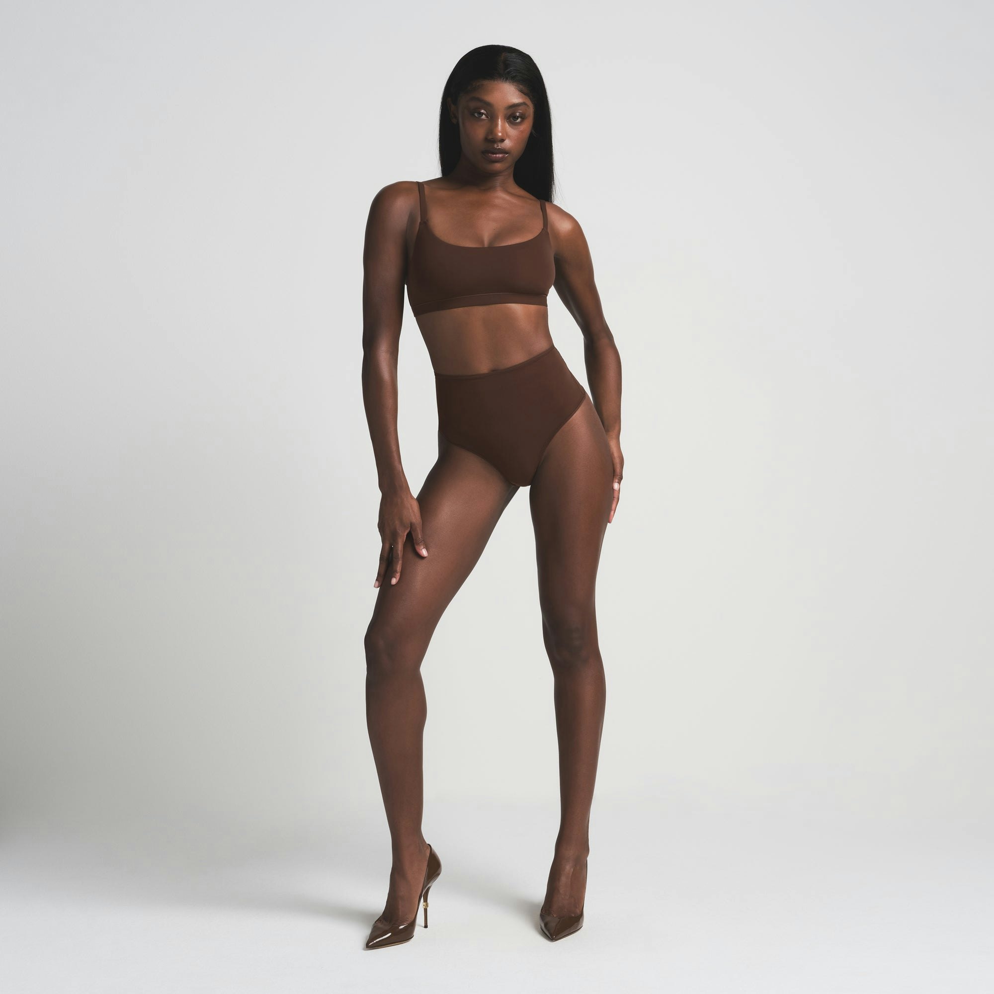 FITS EVERYBODY HIGH-WAISTED THONG | COCOA ON A MODEL FRONT VIEW | FOCUS: 0.0, 1.0, 0.9