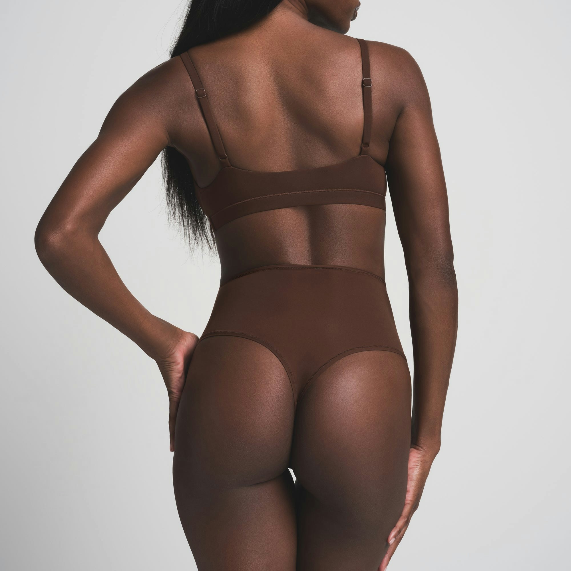 FITS EVERYBODY HIGH-WAISTED THONG | COCOA ON A MODEL BACK VIEW | FOCUS: 0.0, 1.0, 0.9