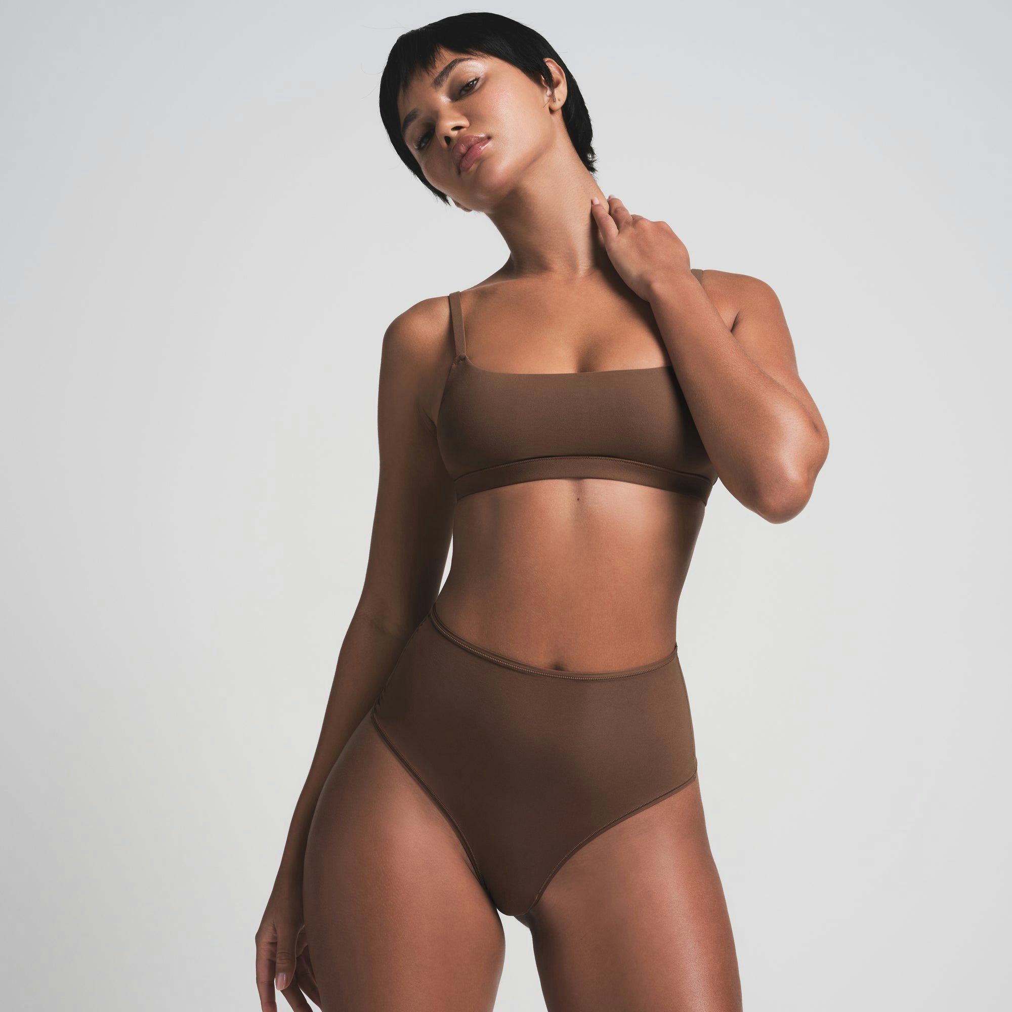 FITS EVERYBODY HIGH-WAISTED THONG | JASPER ON A MODEL FRONT VIEW | FOCUS: 0.0, 1.0, 0.9