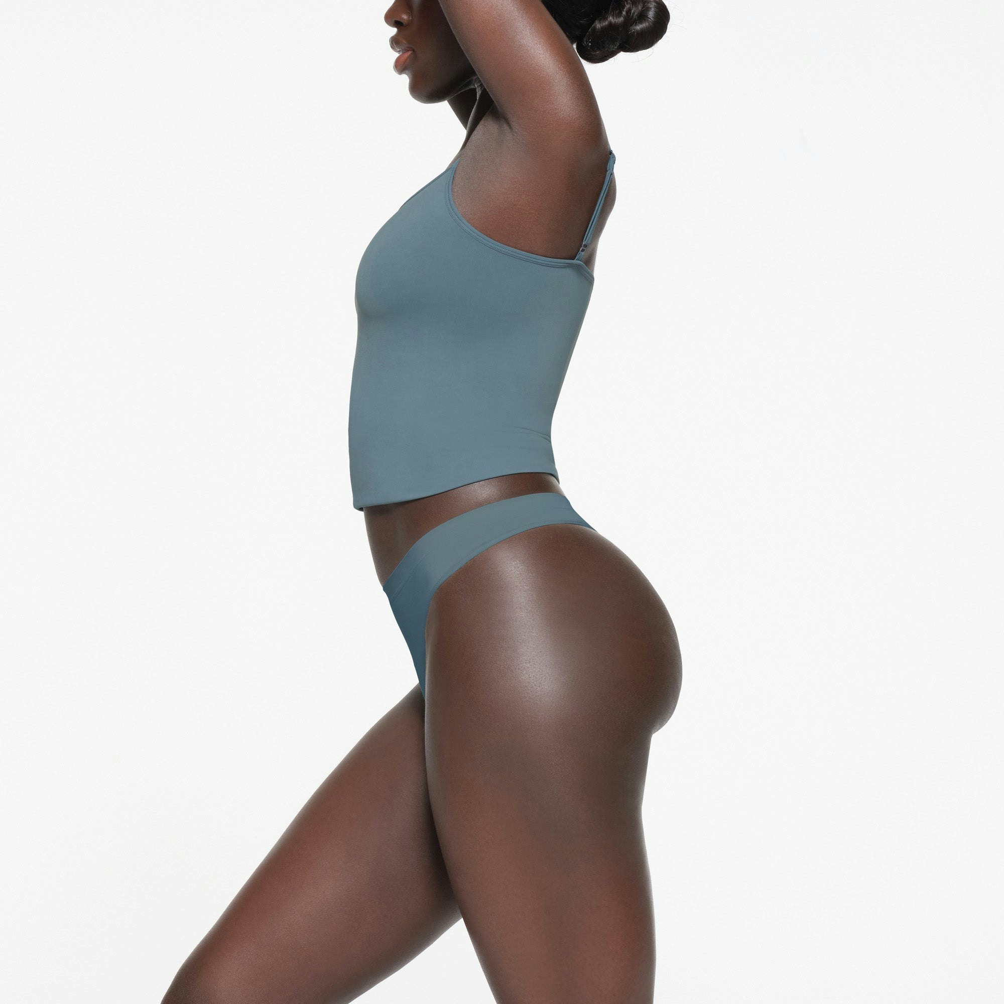 SOFT SMOOTHING SEAMLESS THONG | KYANITE ON A MODEL SIDE VIEW