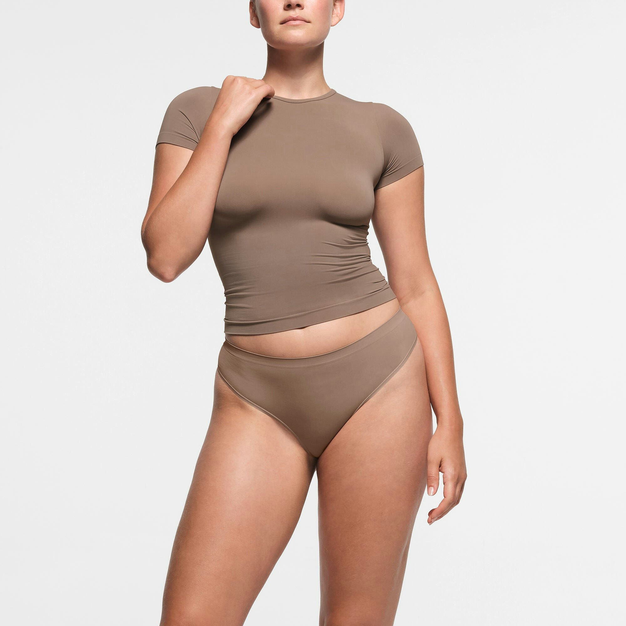 SOFT SMOOTHING SEAMLESS THONG | TRUFFLE
