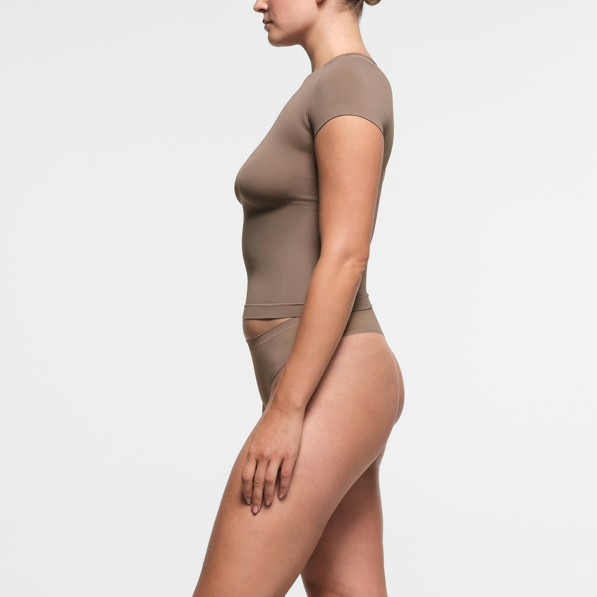 SOFT SMOOTHING SEAMLESS THONG | TRUFFLE ON A MODEL SIDE VIEW