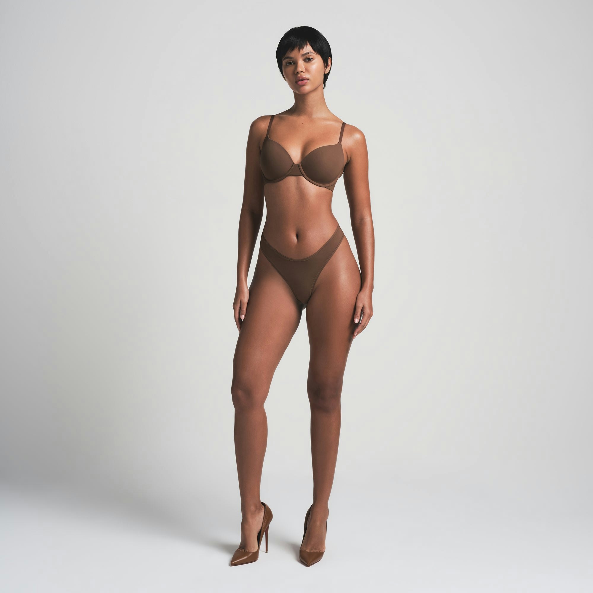 FITS EVERYBODY DIPPED FRONT THONG | JASPER ON A MODEL FRONT VIEW | FOCUS: 0.0, 1.0, 0.9