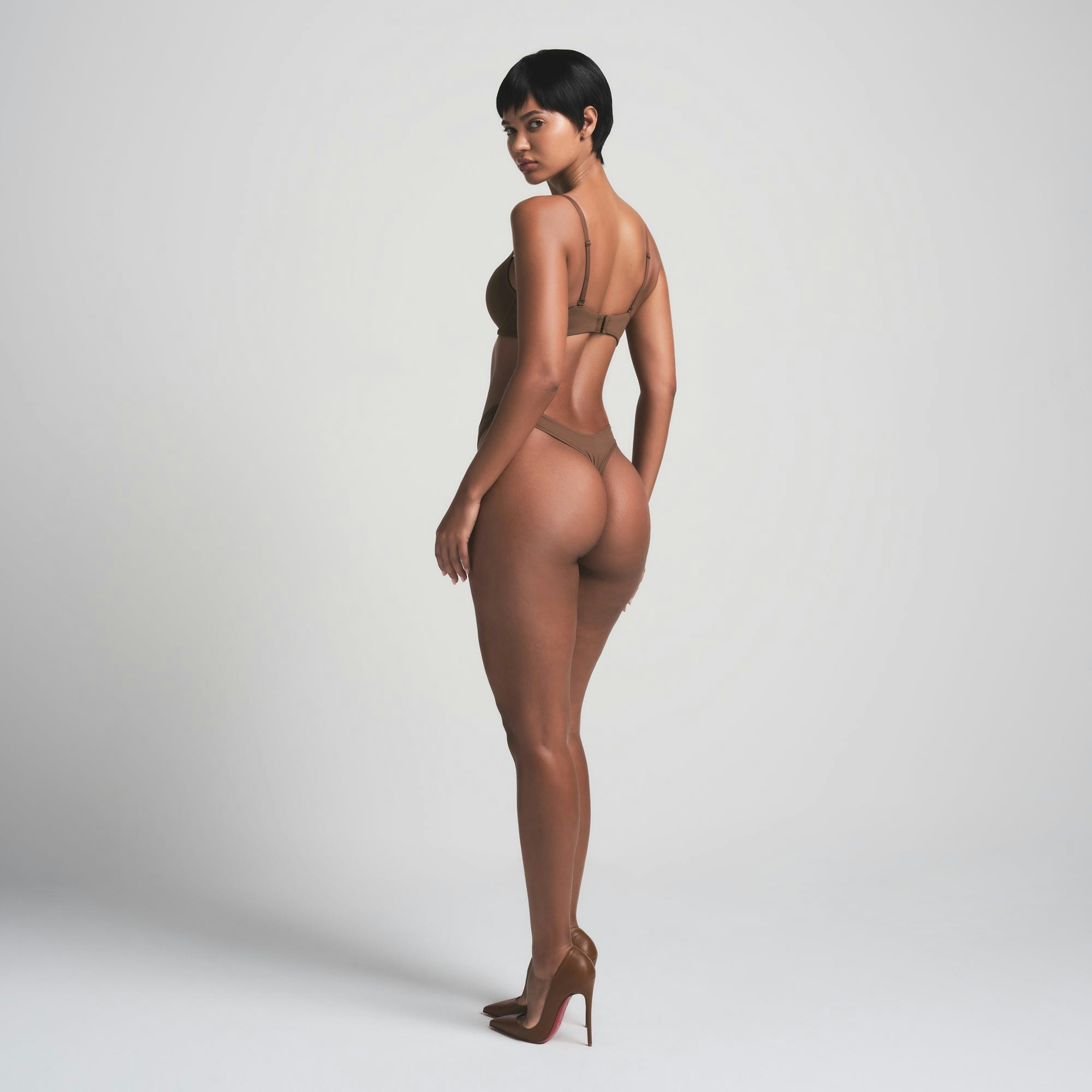 FITS EVERYBODY DIPPED FRONT THONG | JASPER ON A MODEL BACK VIEW | FOCUS: 0.0, 1.0, 0.9