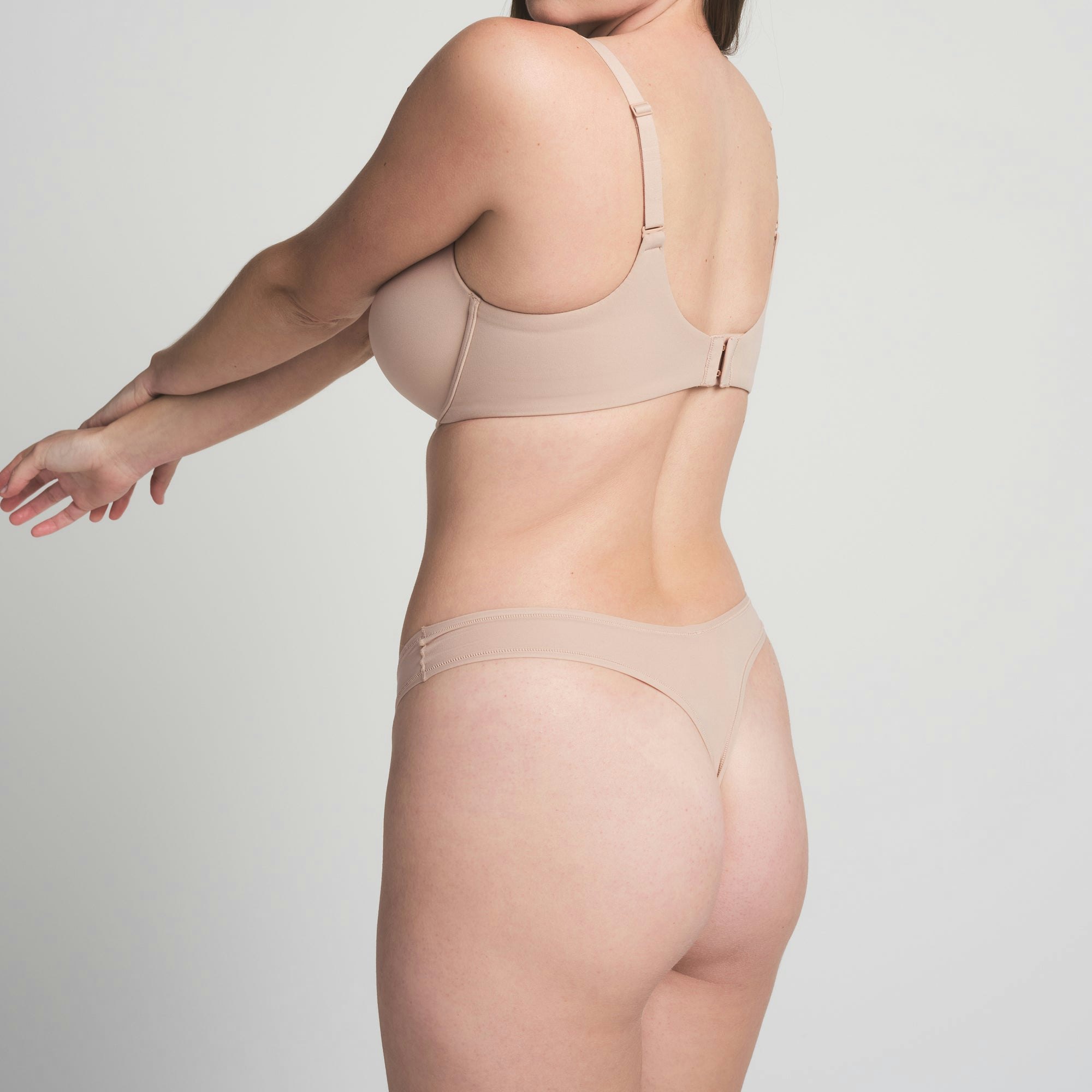 FITS EVERYBODY DIPPED FRONT THONG | MICA ON A MODEL BACK VIEW | FOCUS: 0.0, 1.0, 0.9