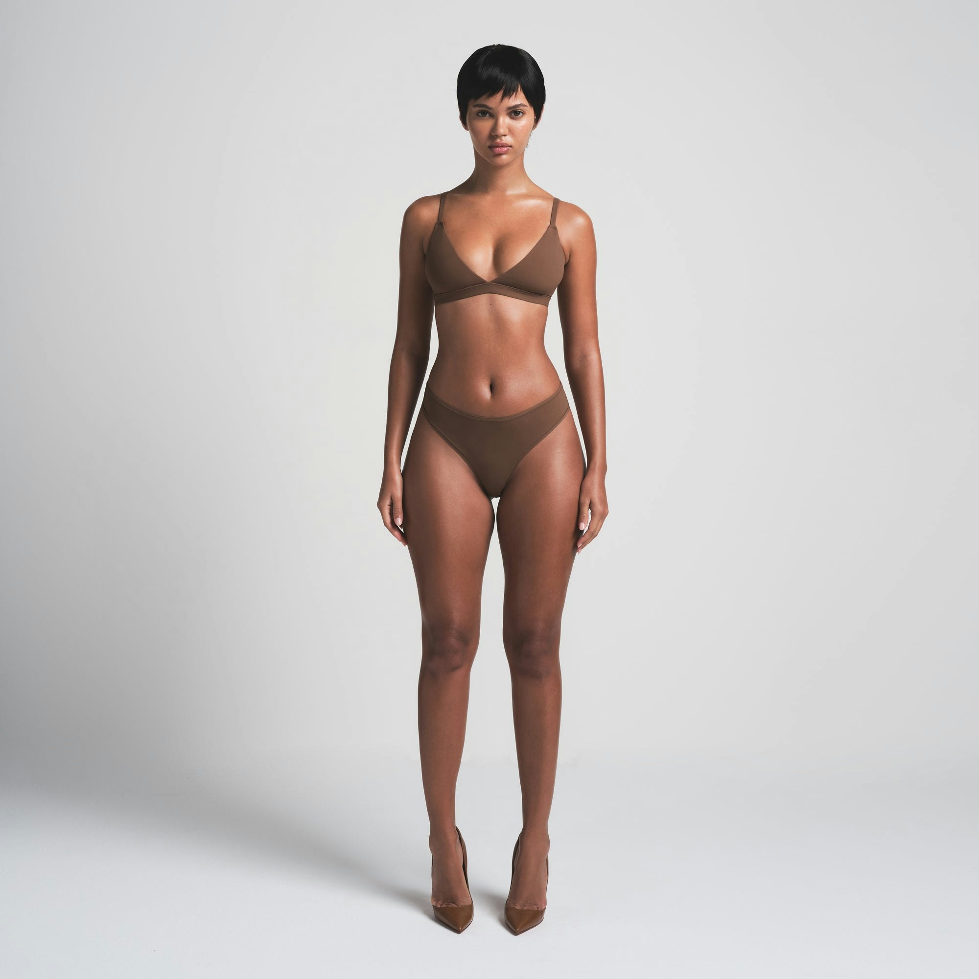 FITS EVERYBODY THONG | JASPER ON A MODEL FRONT VIEW | FOCUS: 0.0, 1.0, 0.9