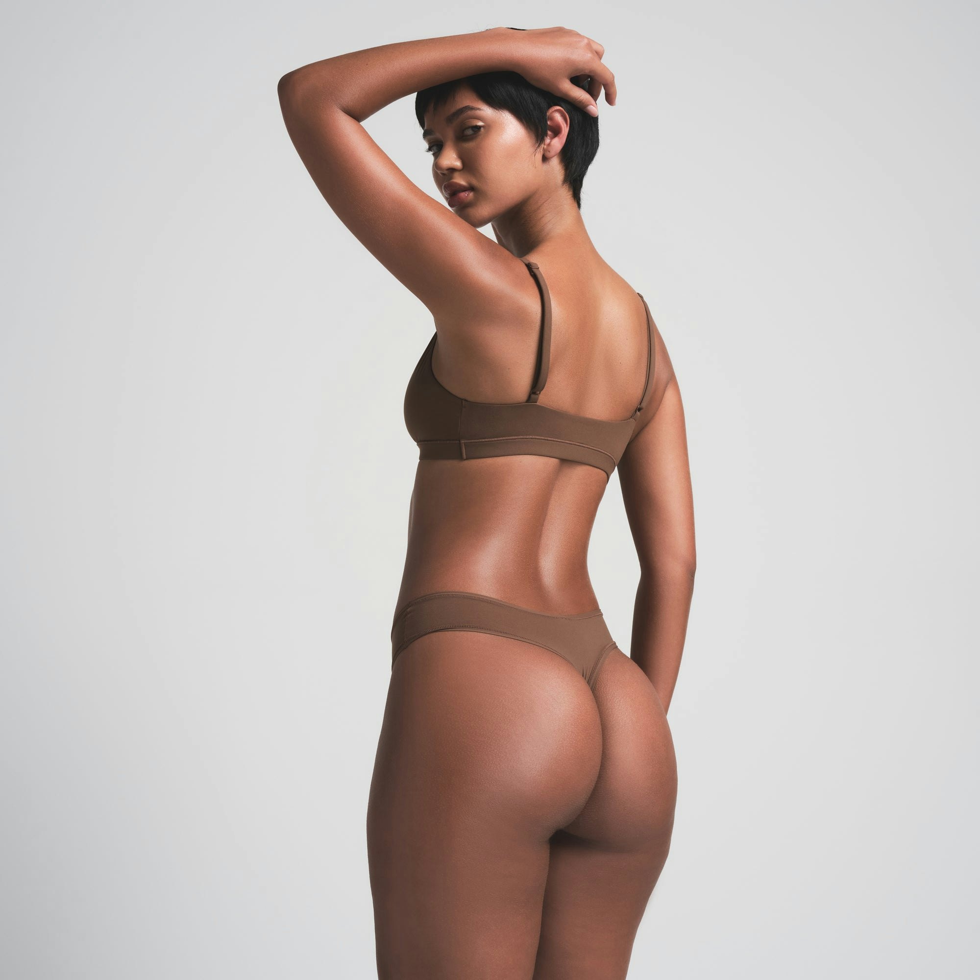 FITS EVERYBODY THONG | JASPER ON A MODEL BACK VIEW | FOCUS: 0.0, 1.0, 0.9