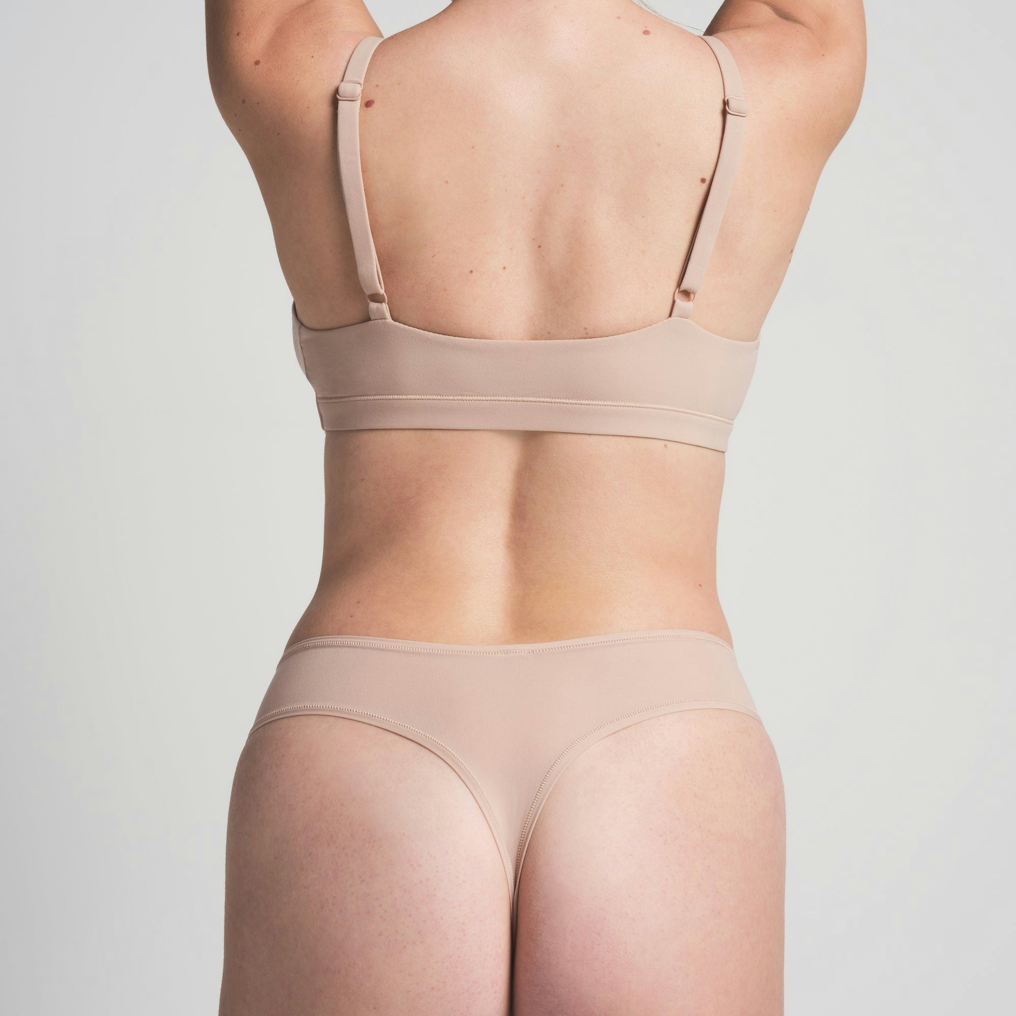 FITS EVERYBODY THONG | MICA ON A MODEL BACK VIEW | FOCUS: 0.0, 1.0, 0.9