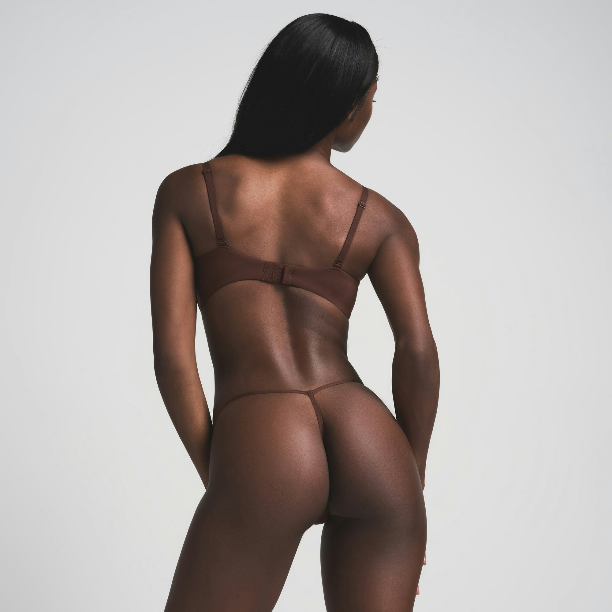 FITS EVERYBODY T-STRING THONG | COCOA ON A MODEL FRONT VIEW | FOCUS: 0.0, 1.0, 0.9
