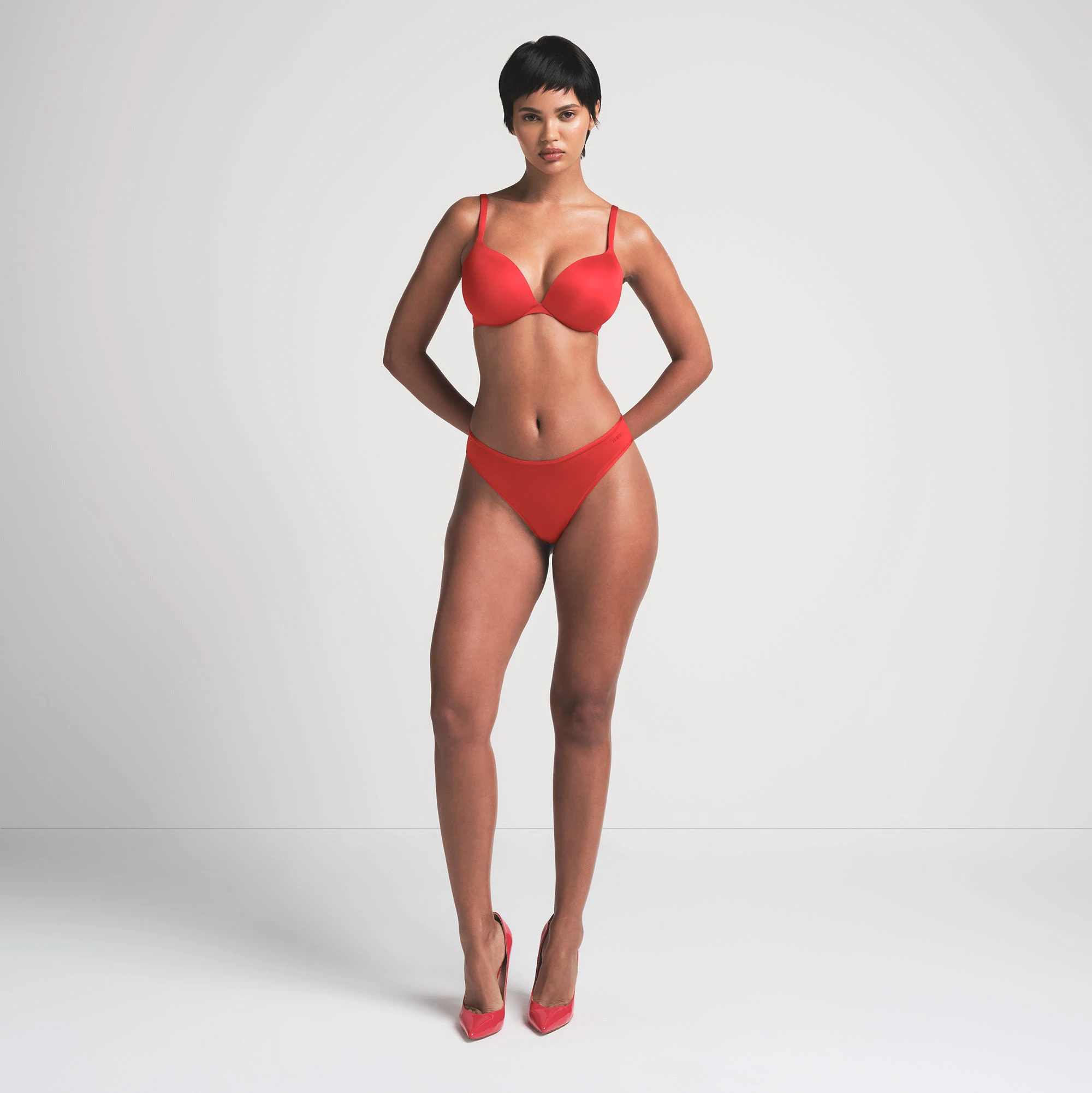 SHINE FOUNDATIONS THONG | CAYENNE ON A MODEL FRONT VIEW | FOCUS: 0.0, 1.0, 0.9