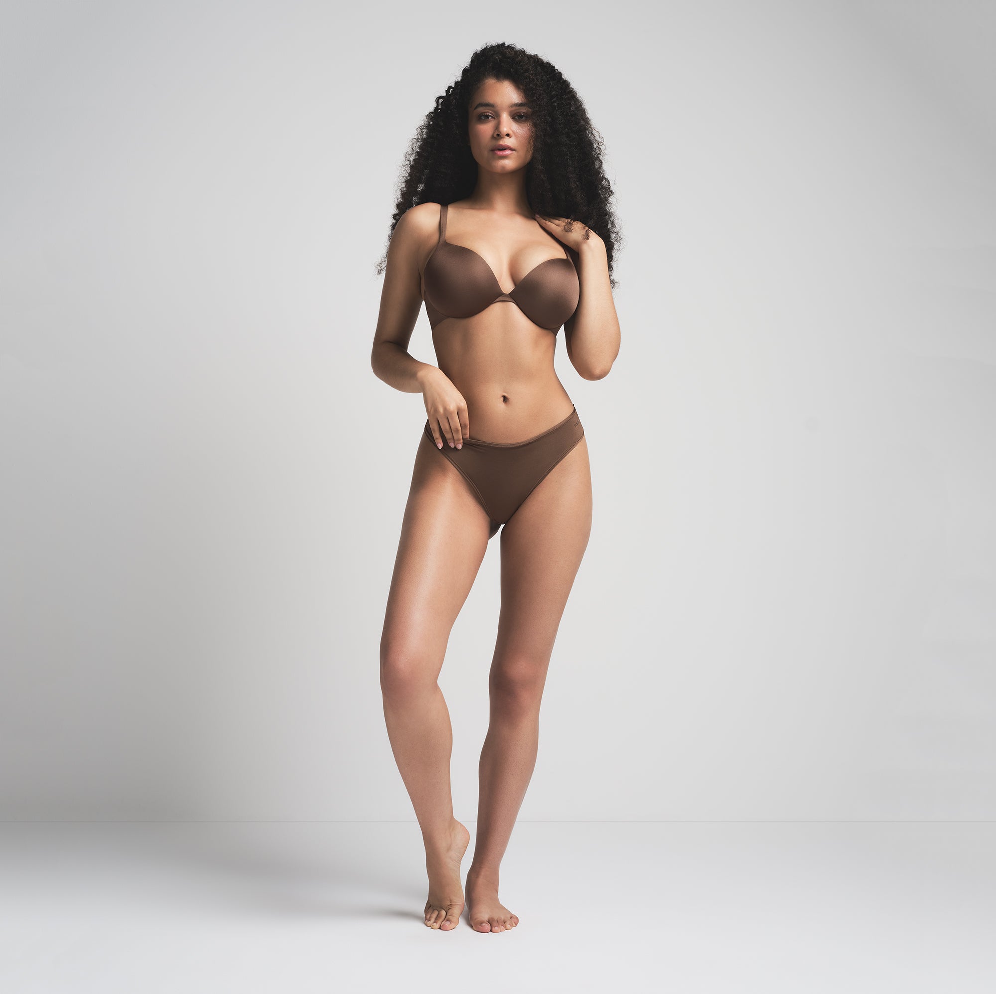 SHINE FOUNDATIONS THONG | OXIDE ON A MODEL FRONT VIEW | FOCUS: 0.0, 1.0, 0.9