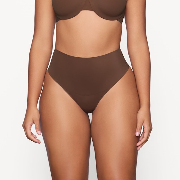 SMOOTHING INTIMATES HIGH-WAISTED THONG | JASPER ON A MODEL FRONT VIEW