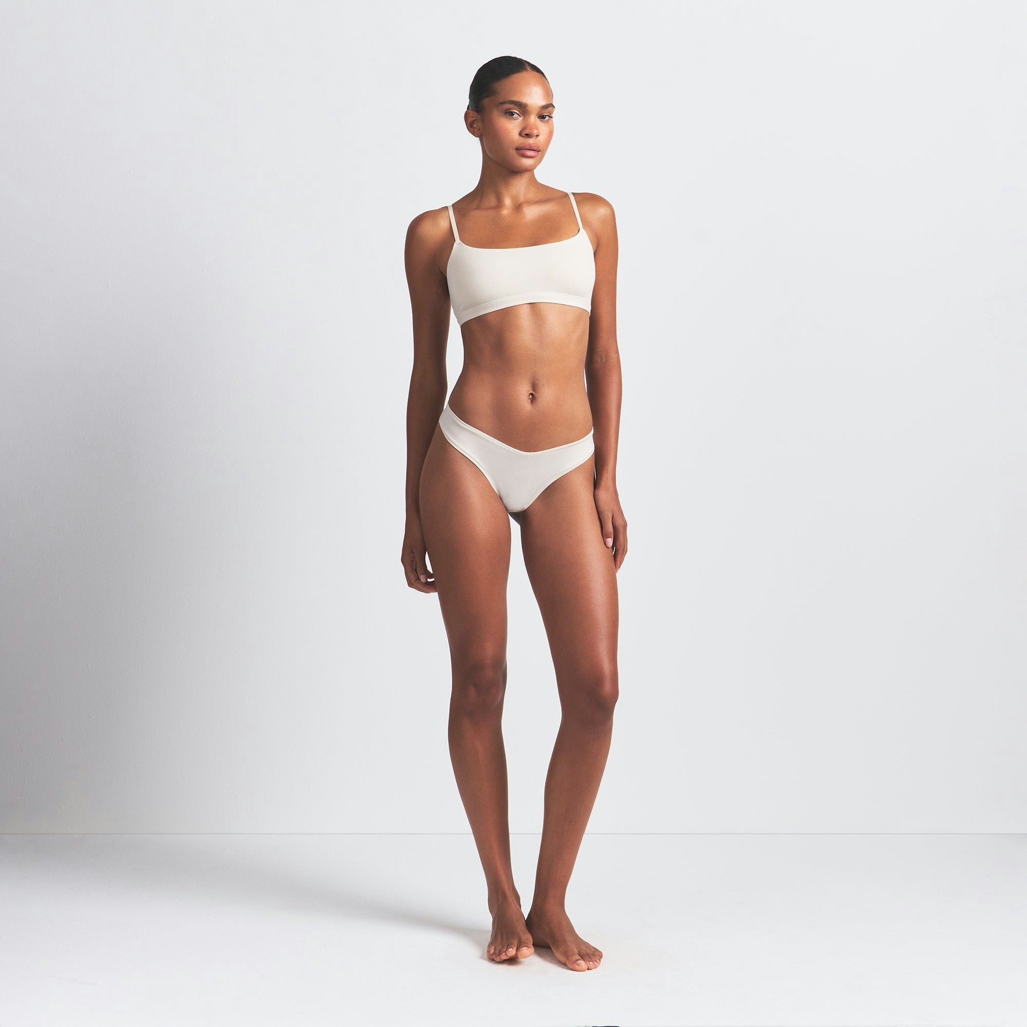 COTTON JERSEY DIPPED THONG 5-PACK | CURRANT MULTI ON A MODEL FRONT VIEW @ | FOCUS: 0.0, 1.0, 0.9