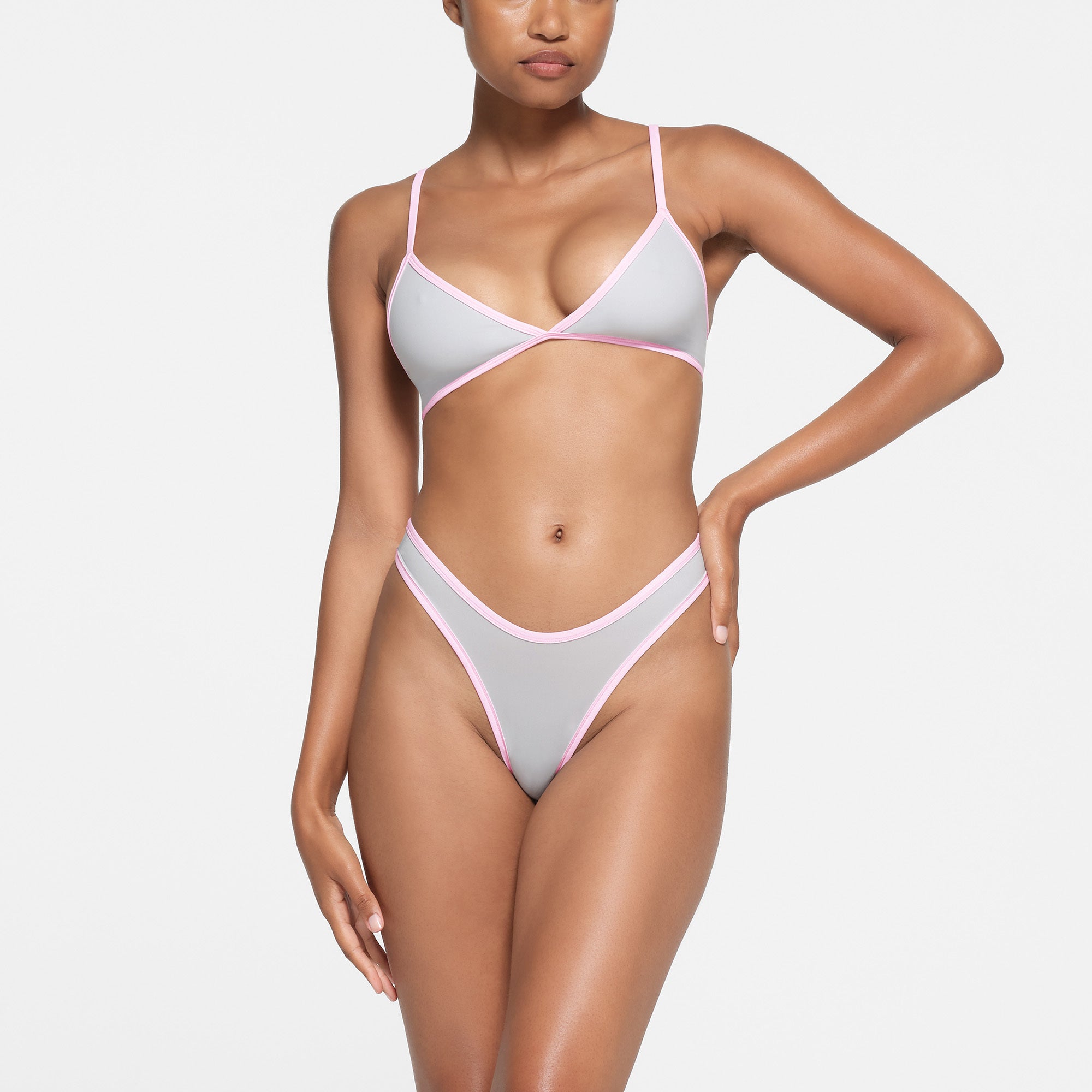FITS EVERYBODY CONTRAST TRIM DIPPED FRONT THONG PLATINUM