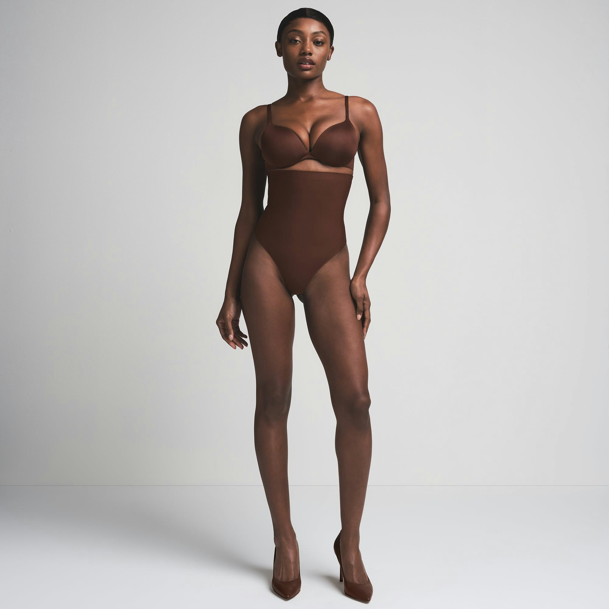 SKIMS BODY CORE SCULPT HIGH-WAISTED THONG | COCOA  ON A MODEL FRONT VIEW | FOCUS: 0.0, 1.0, 0.9