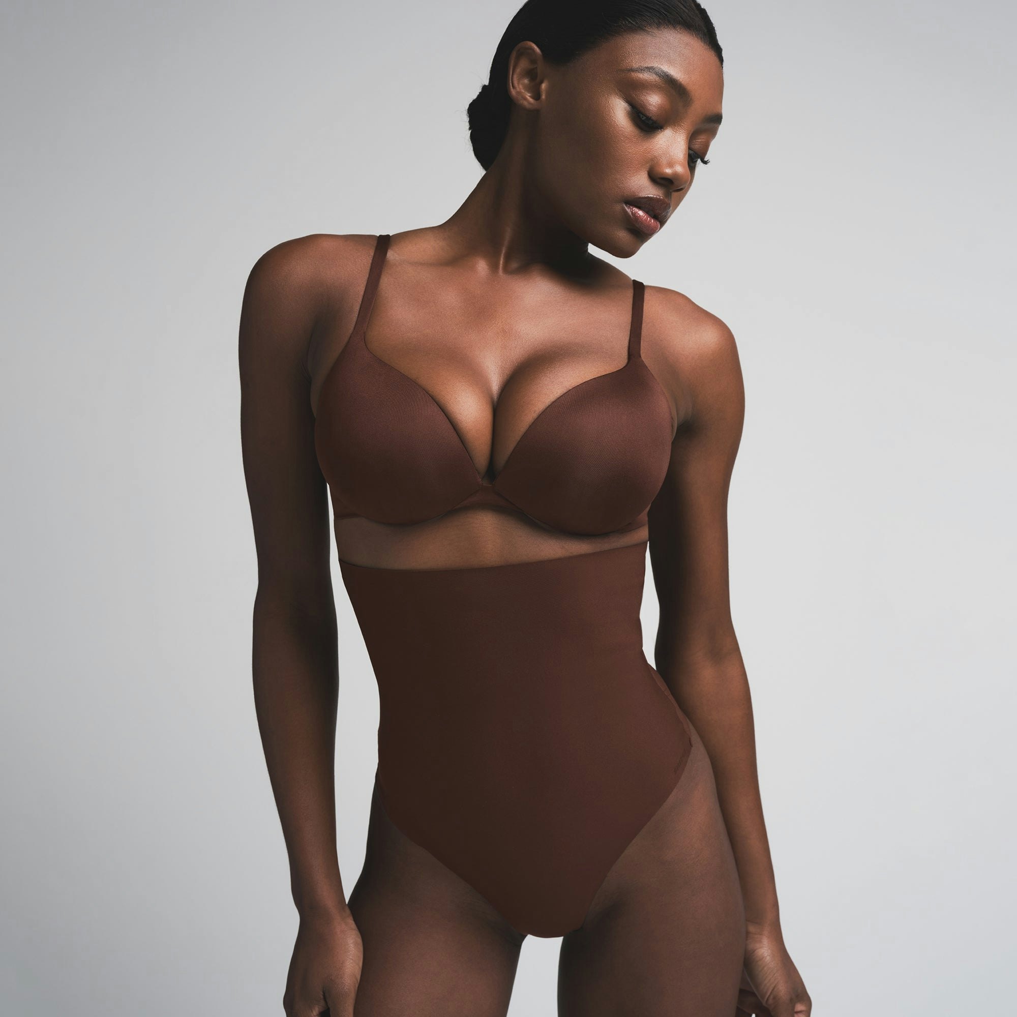 SKIMS BODY CORE SCULPT HIGH-WAISTED THONG | COCOA  ON A MODEL FRONT VIEW | FOCUS: 0.0, 1.0, 0.9