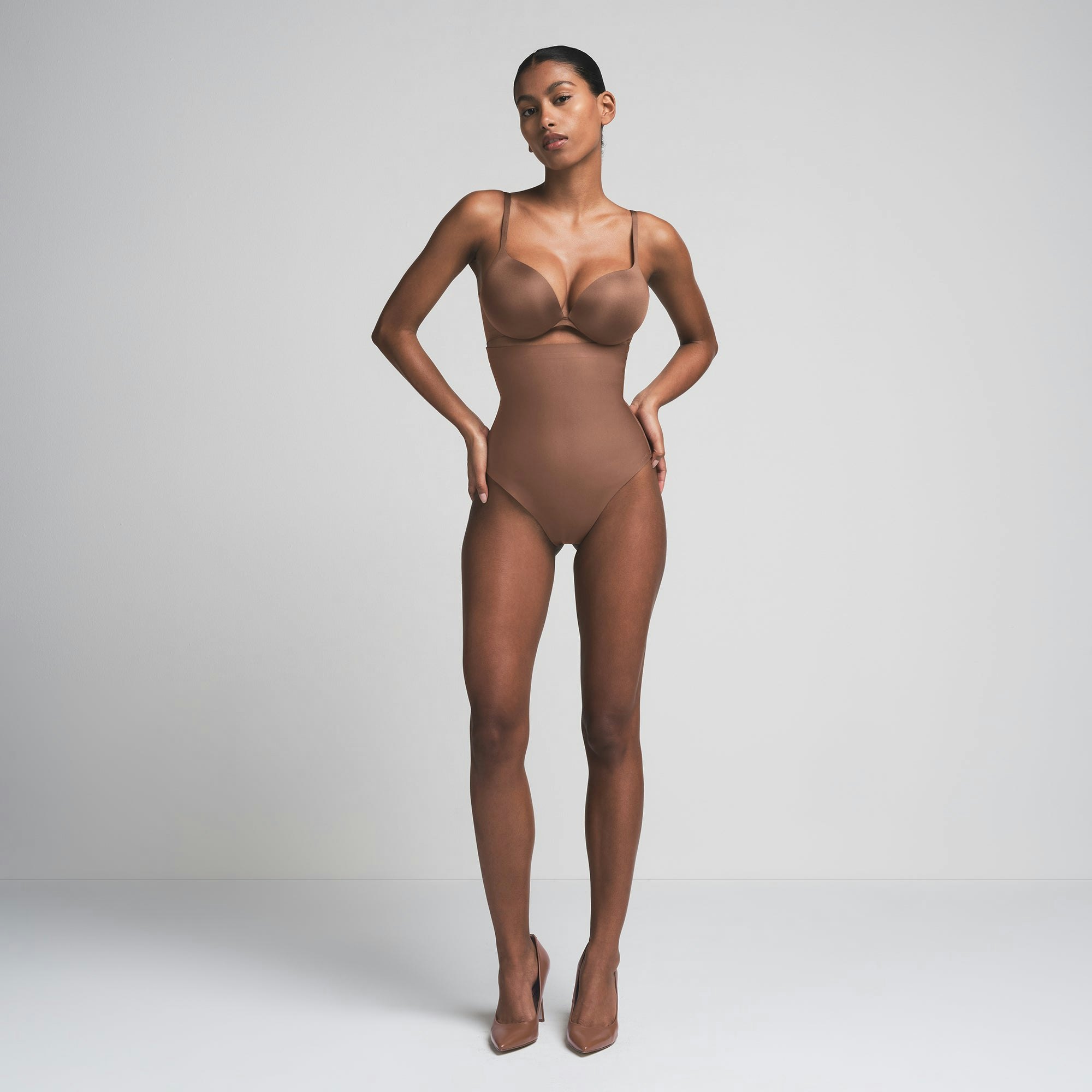 SKIMS BODY CORE SCULPT HIGH-WAISTED THONG | JASPER ON A MODEL FRONT VIEW | FOCUS: 0.0, 1.0, 0.9