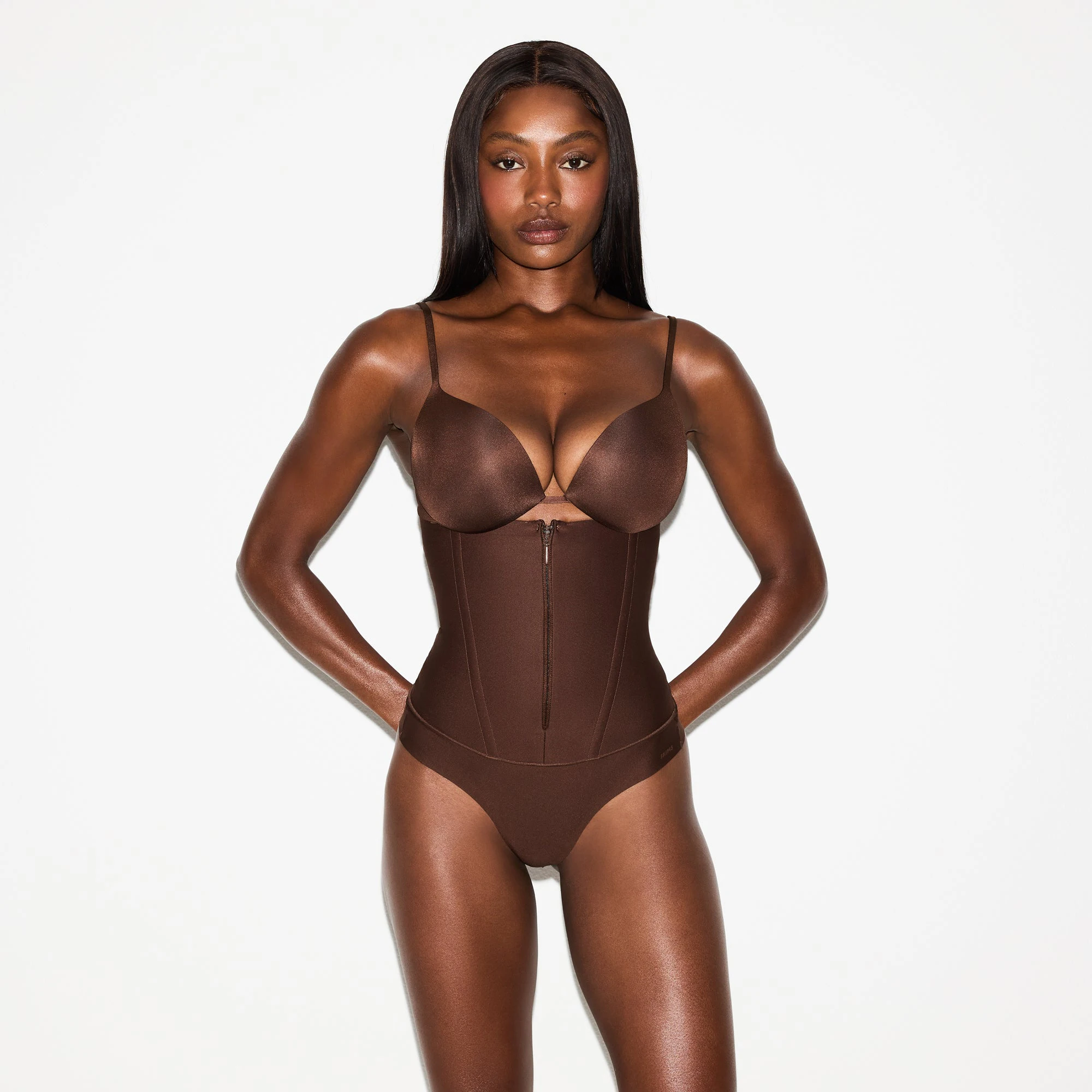 SKIMS BODY CORE SCULPT WAIST CINCHER THONG | COCOA ON A MODEL SIDE VIEW @ | FOCUS: 0.0, 1.0, 0.9