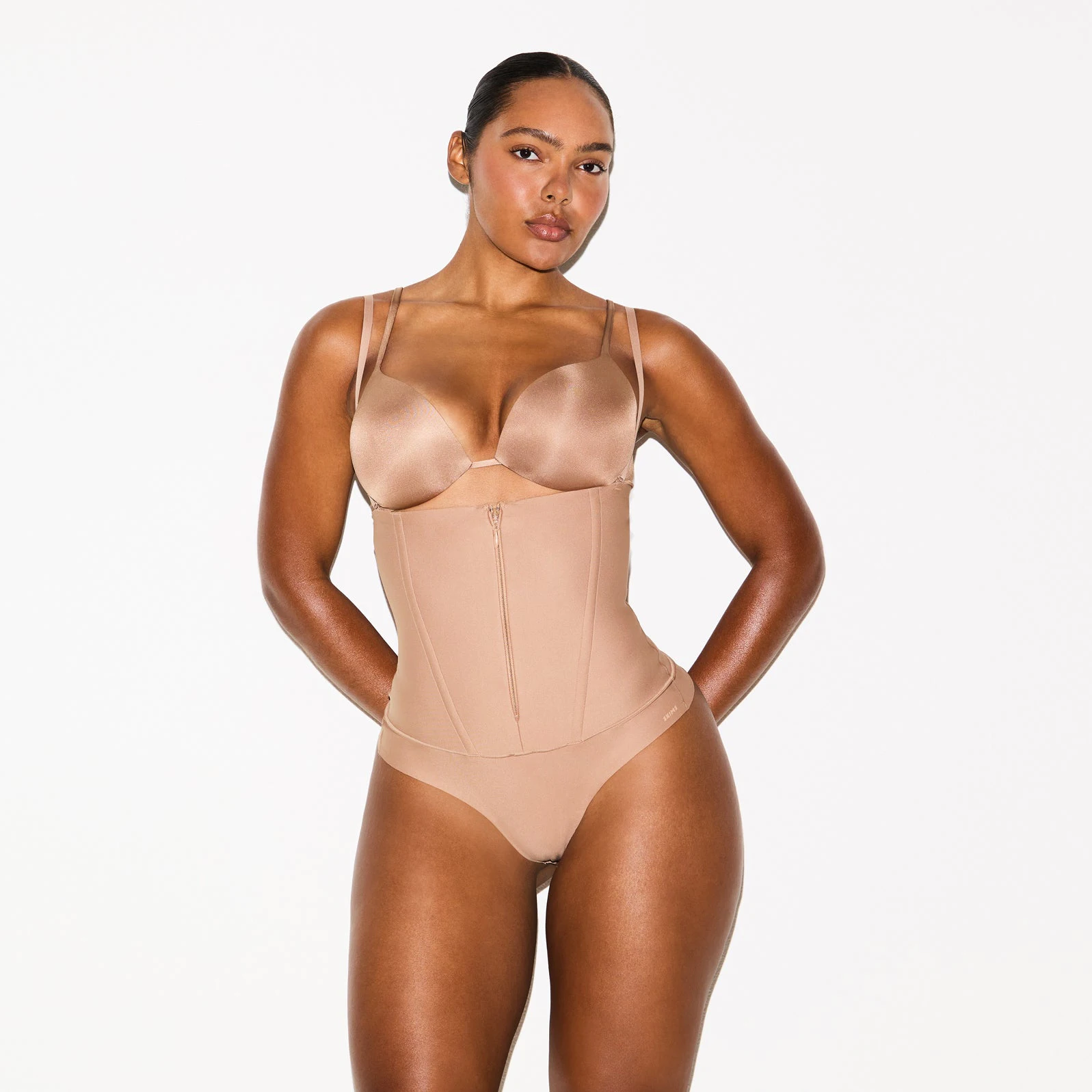 SKIMS BODY CORE SCULPT WAIST CINCHER THONG | SIENNA ON A MODEL SIDE VIEW @ | FOCUS: 0.0, 1.0, 0.9