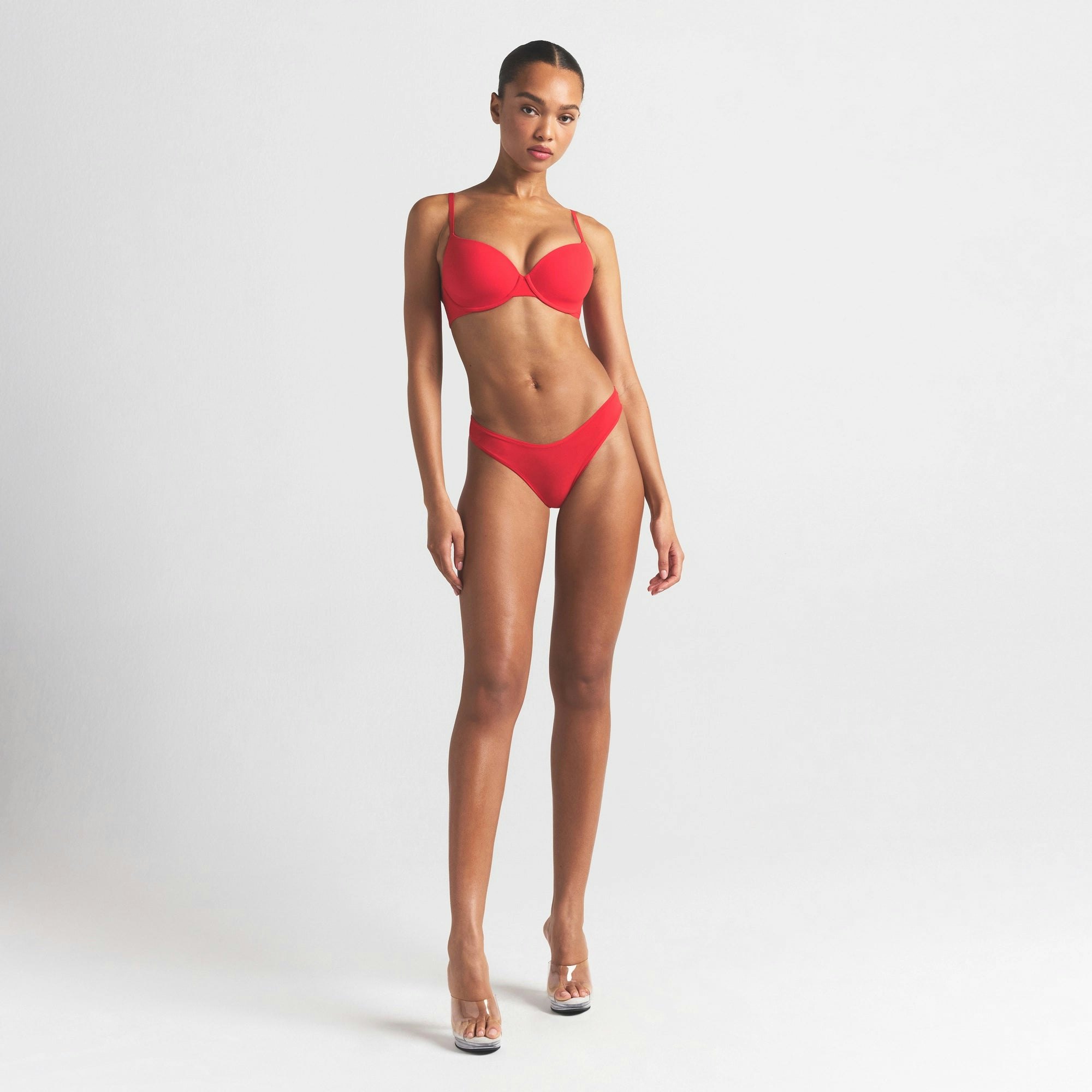 FITS EVERYBODY DIPPED FRONT THONG | CHERRY ON A MODEL FRONT VIEW @ | FOCUS: 0.0, 1.0, 0.9