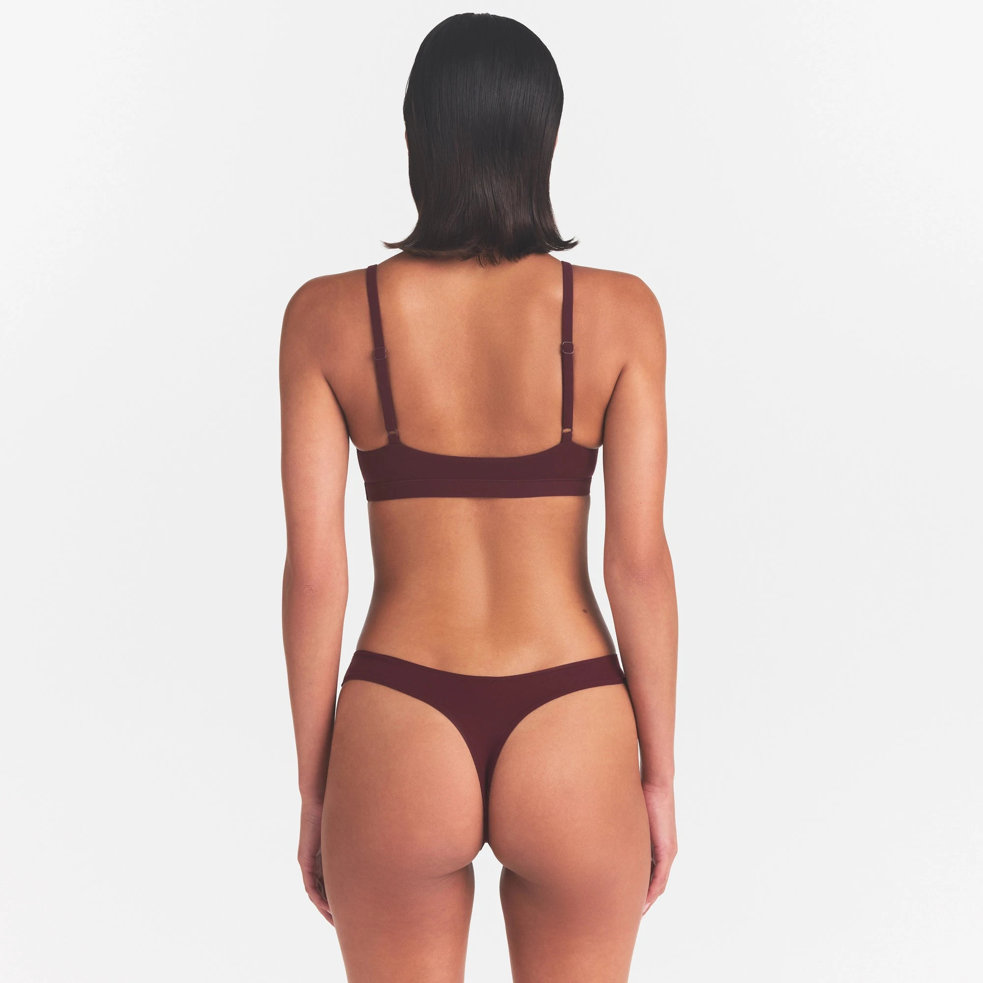 FITS EVERYBODY DIPPED FRONT THONG | CURRANT & LAYS FLAT ON A WHITE BACKGROUND | FLT