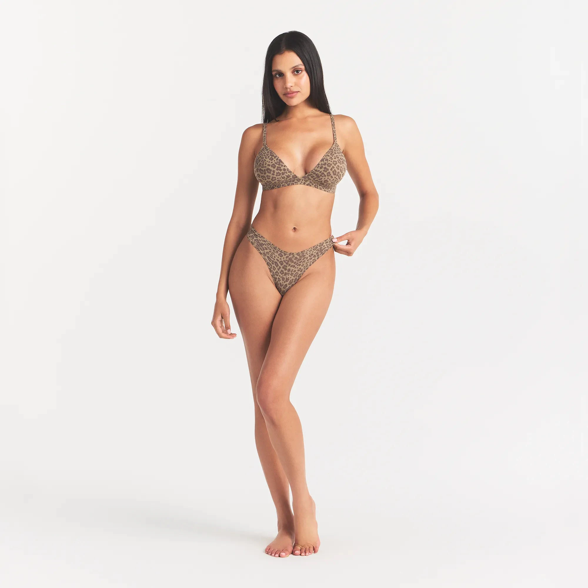 FITS EVERYBODY DIPPED FRONT THONG | DESERT LEOPARD INK PRINT ON A MODEL FRONT VIEW @ | FOCUS: 0.0, 1.0, 0.9