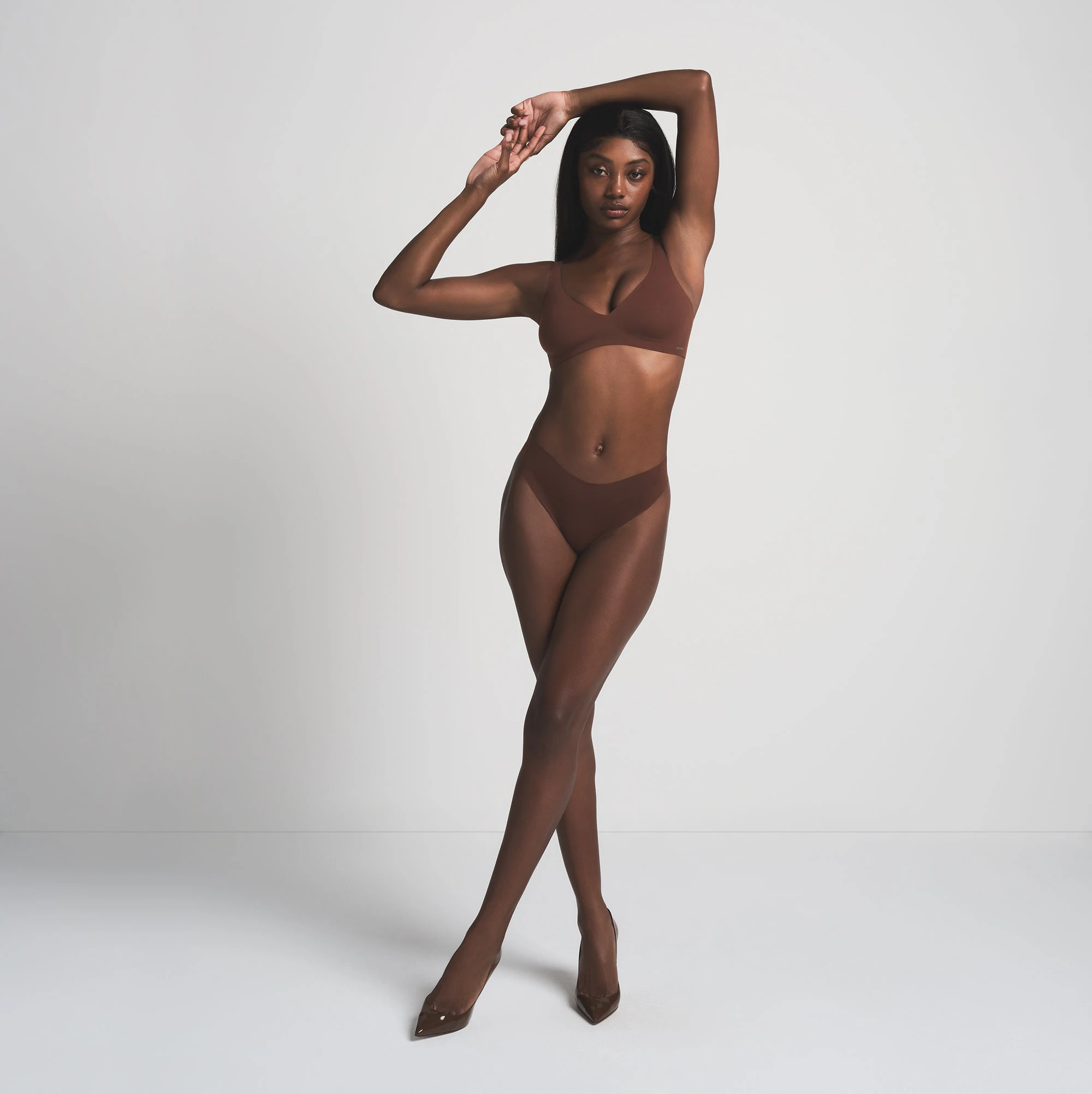 NAKED DIPPED THONG | COCOA ON A MODEL FRONT VIEW | FOCUS: 0.0, 1.0, 0.9
