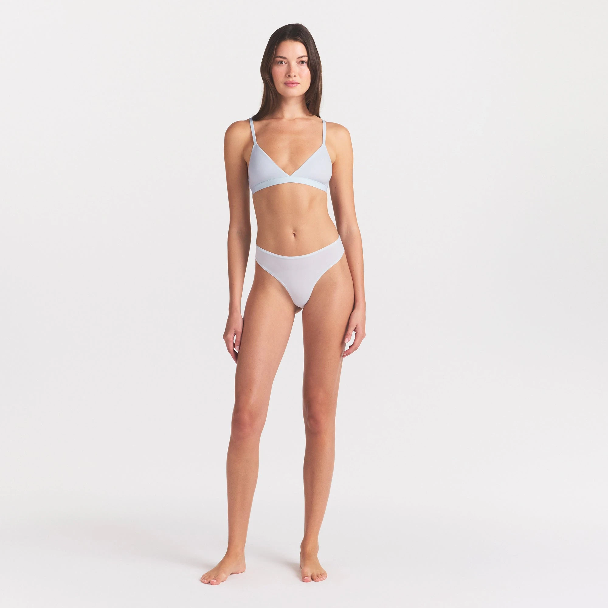 FITS EVERYBODY THONG | BLUE QUARTZ ON A MODEL FRONT VIEW @ | FOCUS: 0.0, 1.0, 0.9