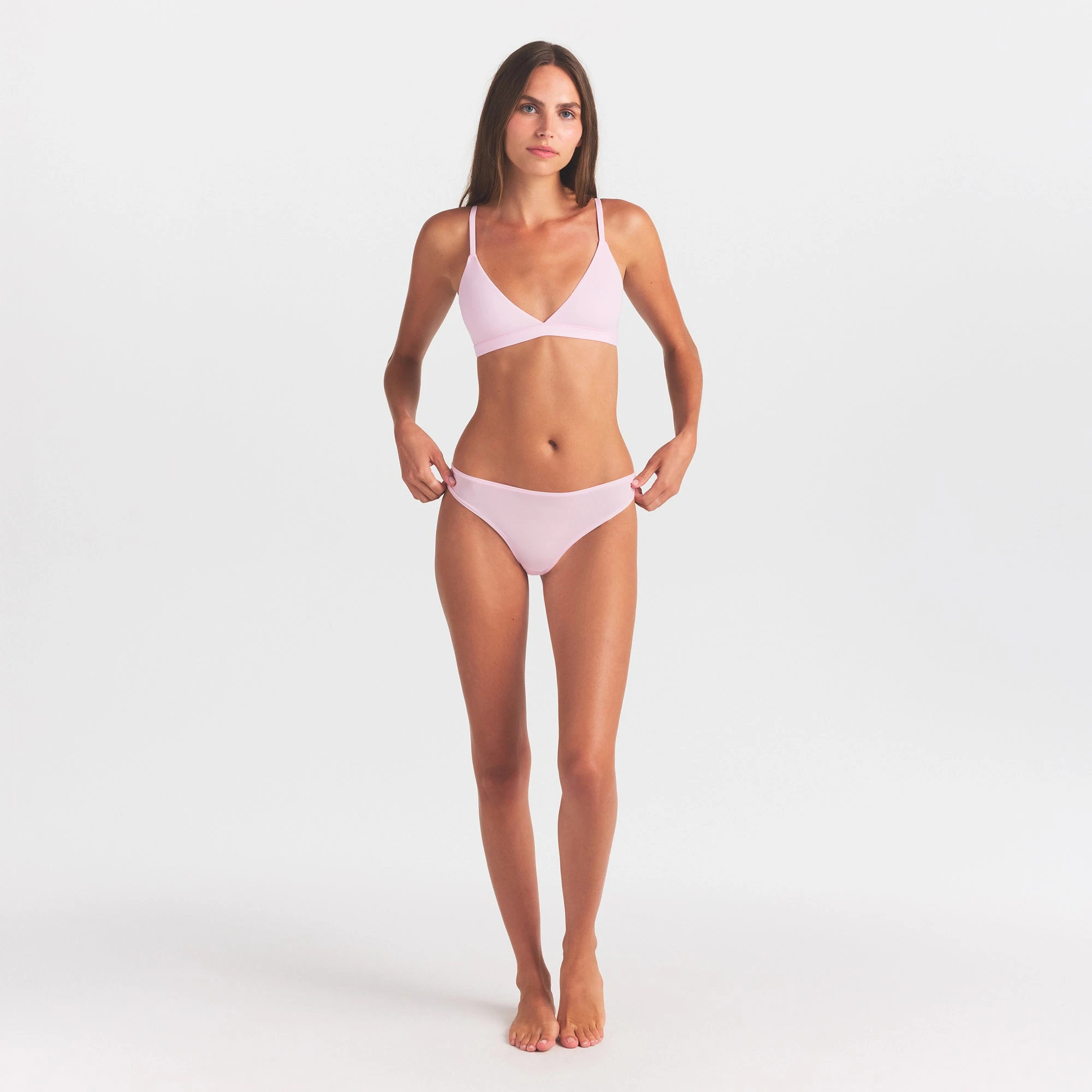 FITS EVERYBODY THONG | CHERRY BLOSSOM ON A MODEL FRONT VIEW @ | FOCUS: 0.0, 1.0, 0.9