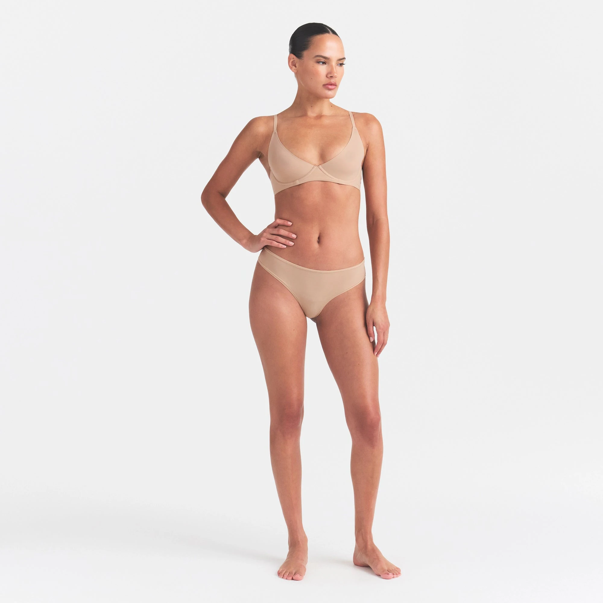 FITS EVERYBODY THONG | CLAY ON A MODEL FRONT VIEW @ | FOCUS: 0.0, 1.0, 0.9