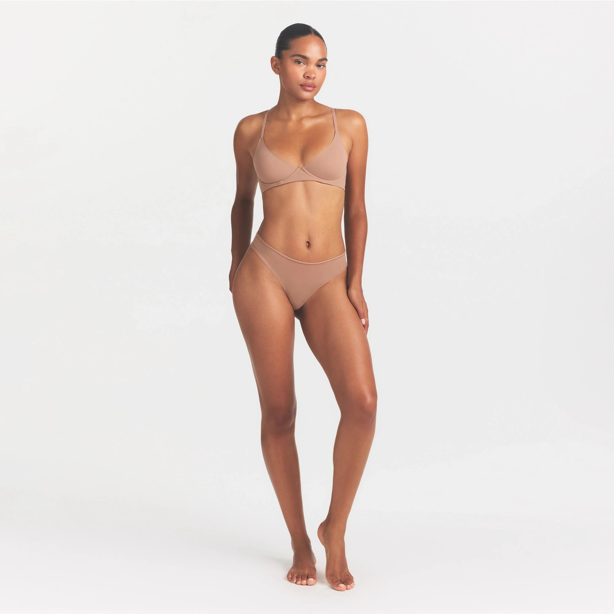 FITS EVERYBODY THONG | SIENNA ON A MODEL FRONT VIEW @ | FOCUS: 0.0, 1.0, 0.9