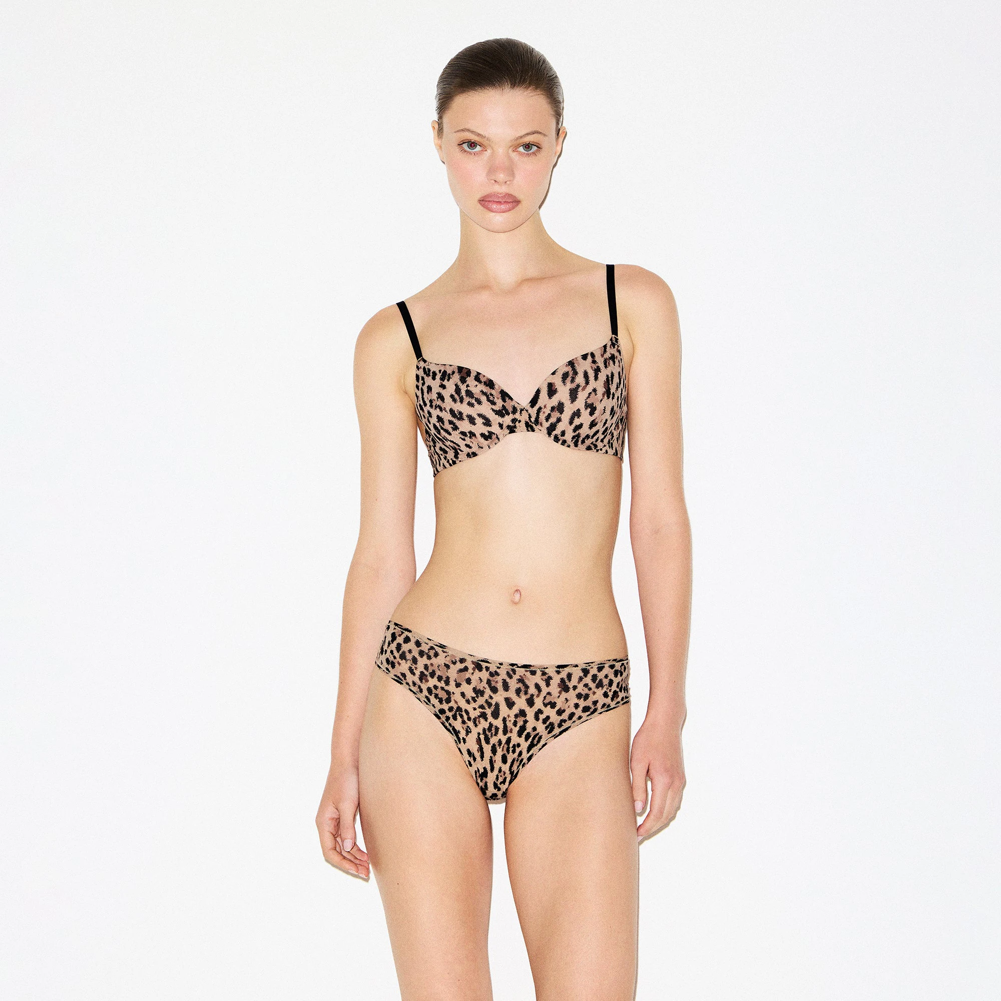 FITS EVERYBODY THONG | SIENNA JAGUAR PRINT ON A MODEL FRONT VIEW @ | FOCUS: 0.0, 1.0, 0.9