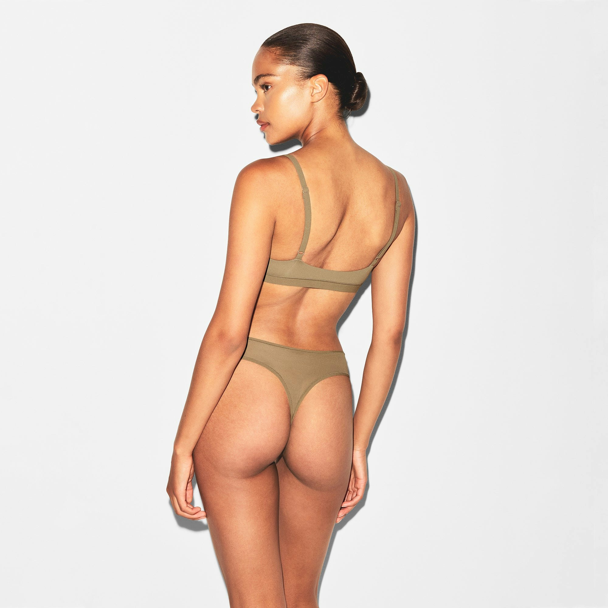 FITS EVERYBODY THONG | TRUFFLE ON A MODEL BACK VIEW | FOCUS: 0.0, 1.0, 0.9