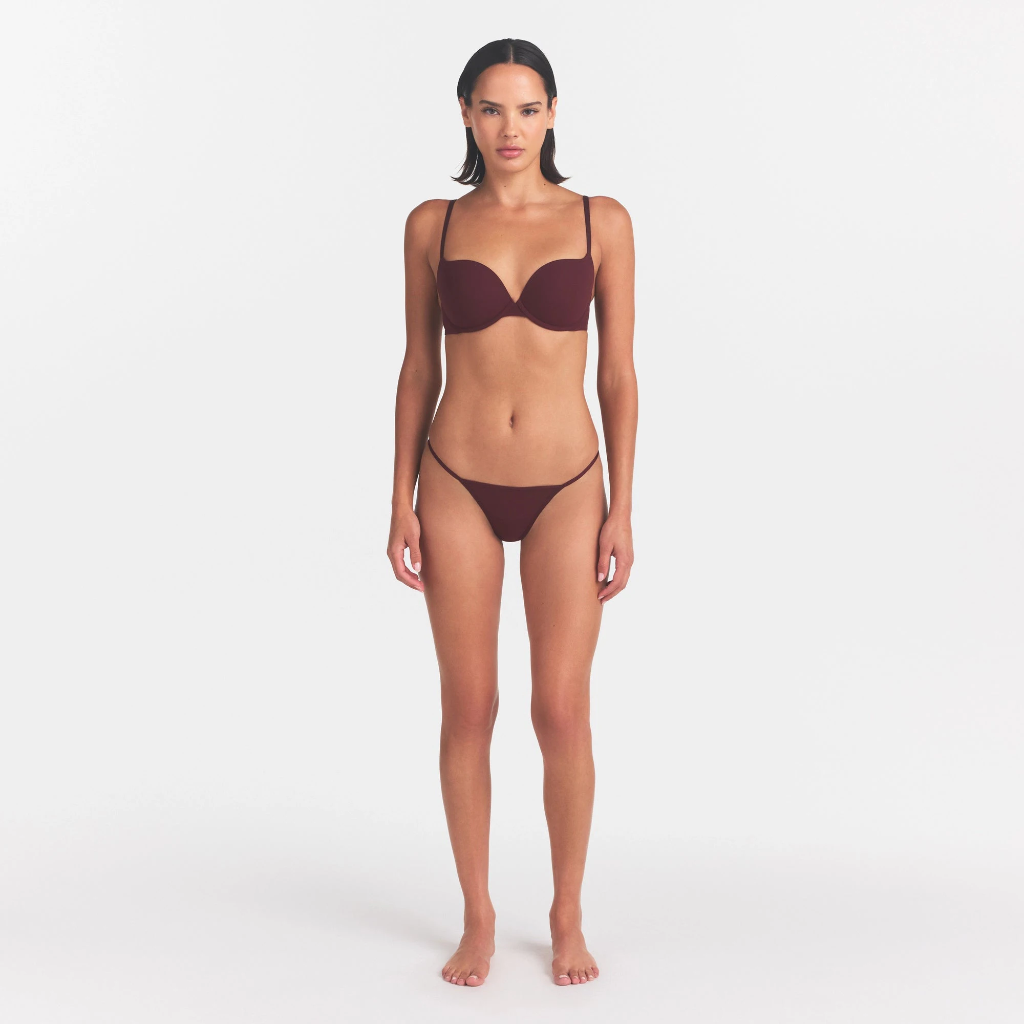 FITS EVERYBODY T-STRING THONG | CURRANT & LAYS FLAT ON A WHITE BACKGROUND | FLT