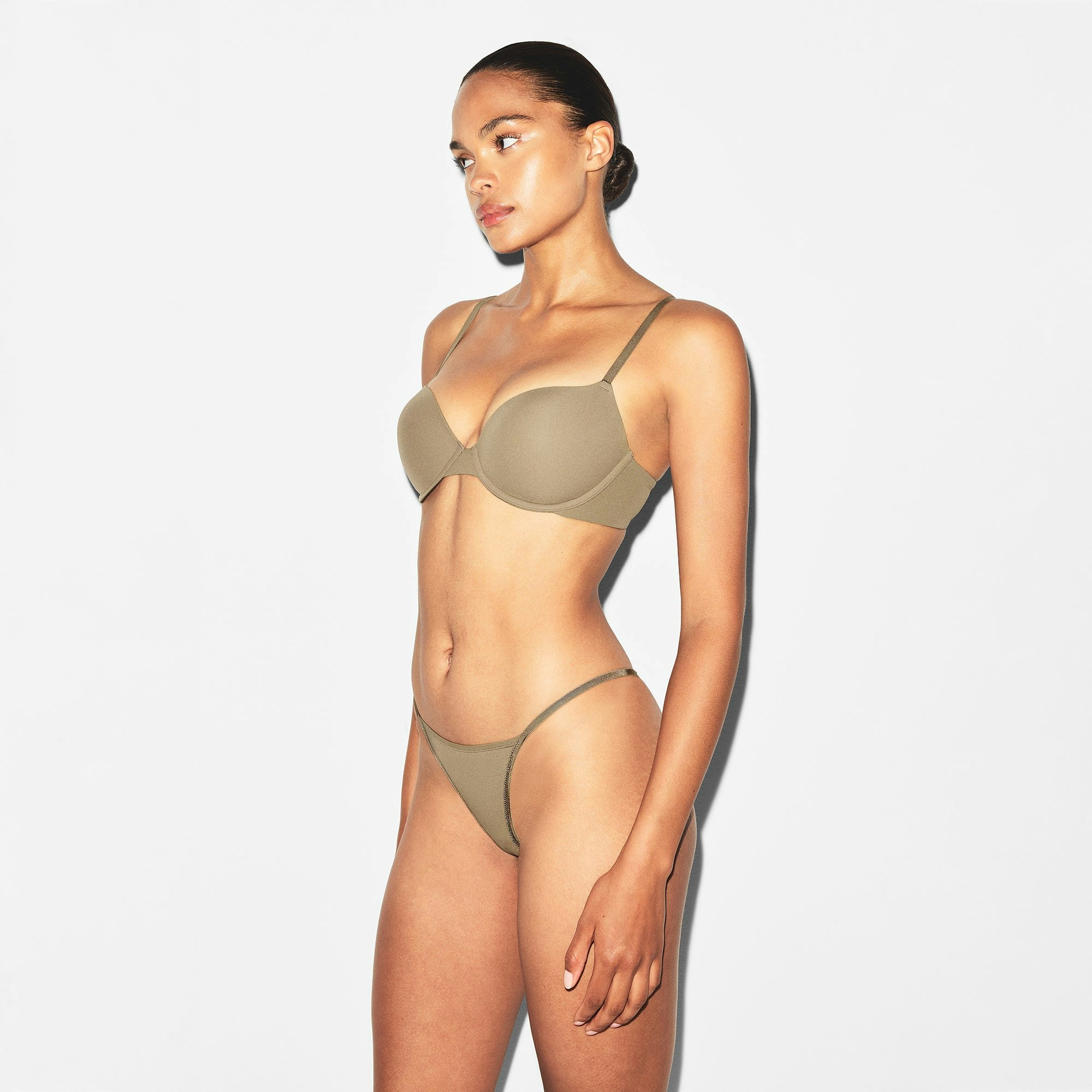 FITS EVERYBODY T-STRING THONG | TRUFFLE ON A MODEL SIDE VIEW | FOCUS: 0.0, 1.0, 0.9