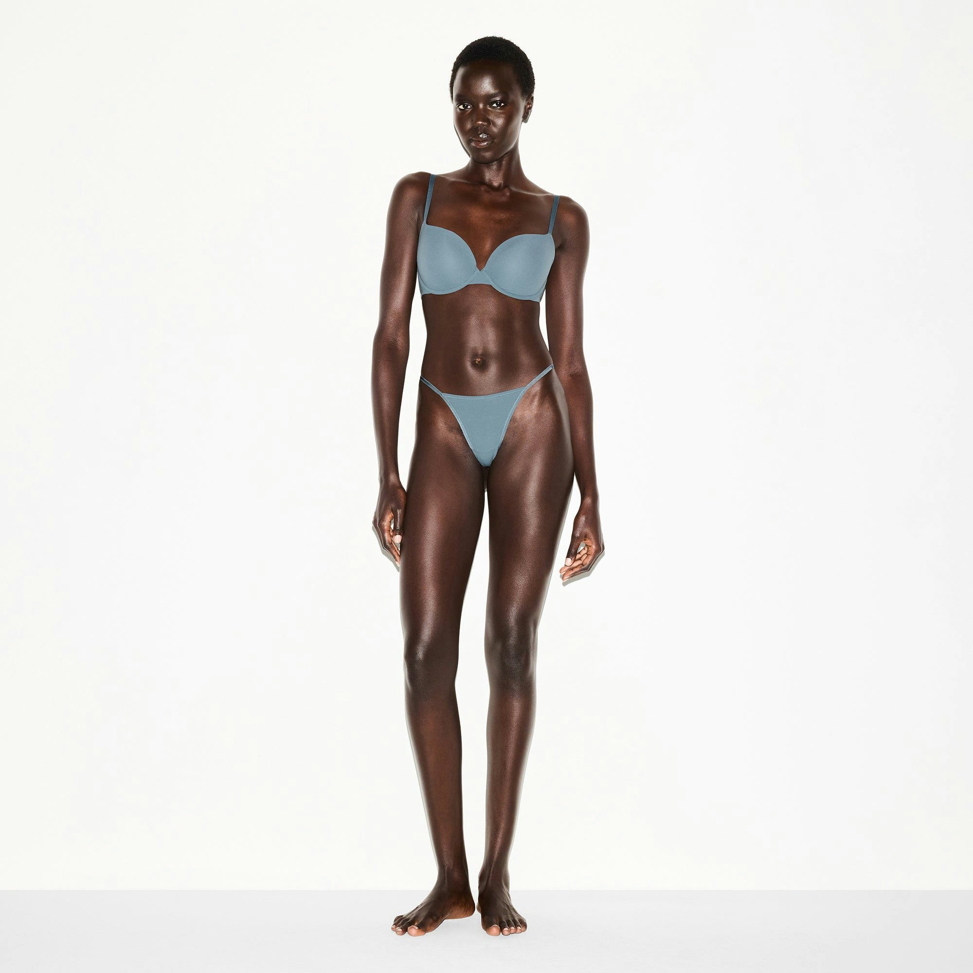 FITS EVERYBODY T-STRING THONG | ZIRCON ON A MODEL FRONT VIEW @ | FOCUS: 0.0, 1.0, 0.9