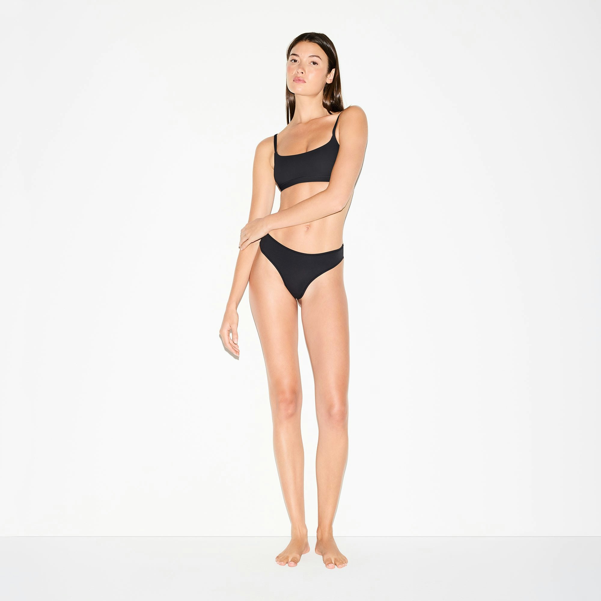 FITS EVERYBODY THONG 5-PACK | ONYX ON A MODEL FRONT VIEW