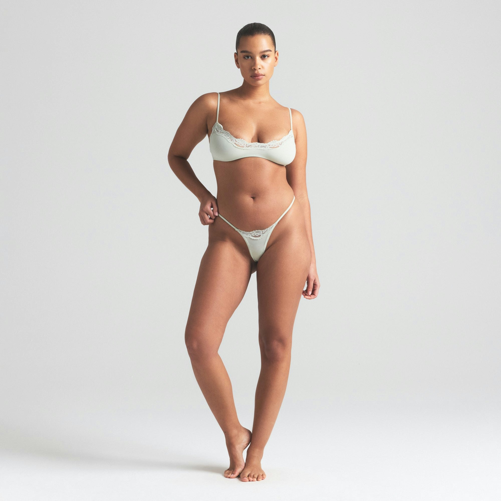 FITS EVERYBODY LACE STRING THONG | SPEARMINT ON A MODEL FRONT VIEW | FOCUS: 0.0, 1.0, 0.9