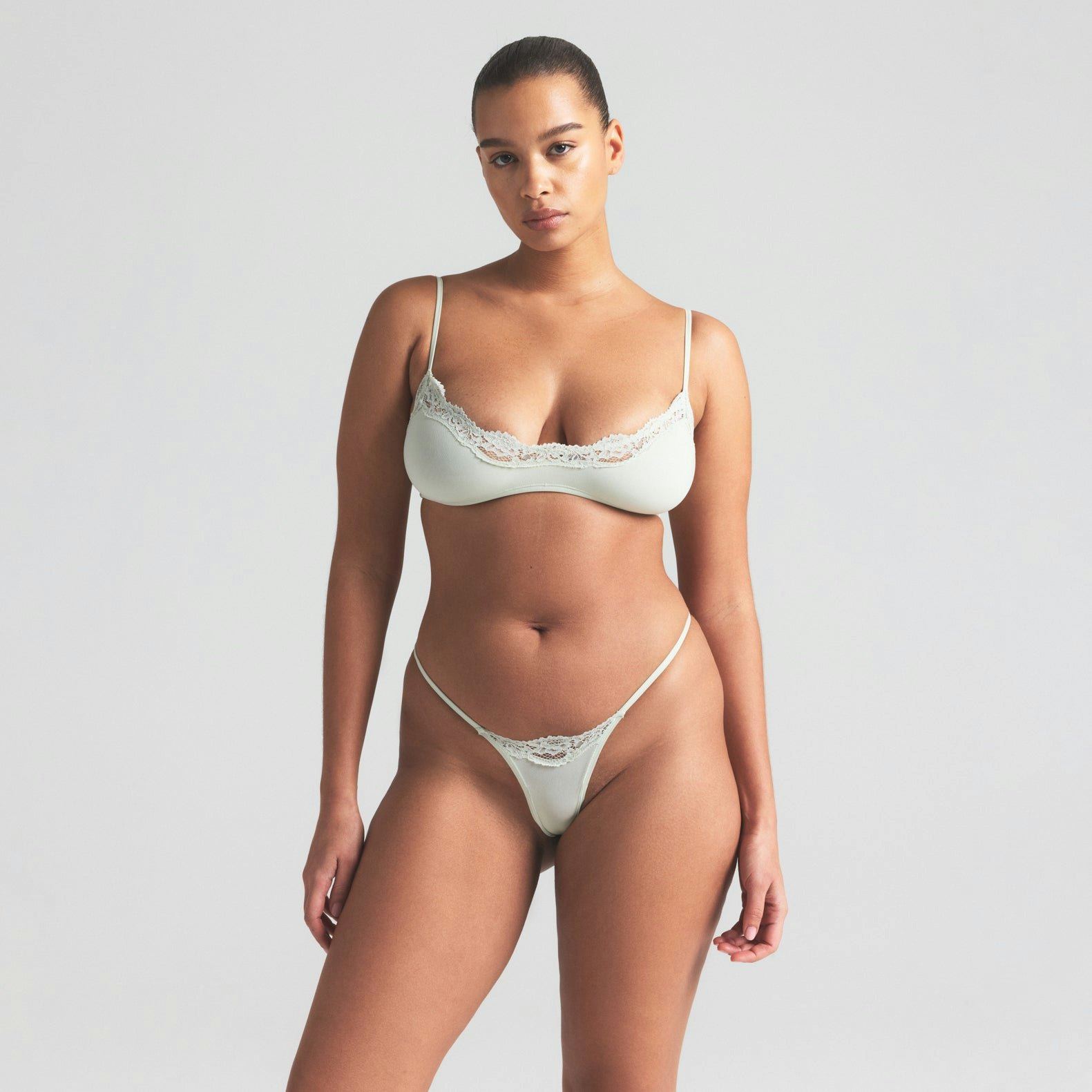 FITS EVERYBODY LACE STRING THONG | SPEARMINT ON A MODEL FRONT VIEW | FOCUS: 0.0, 1.0, 0.9