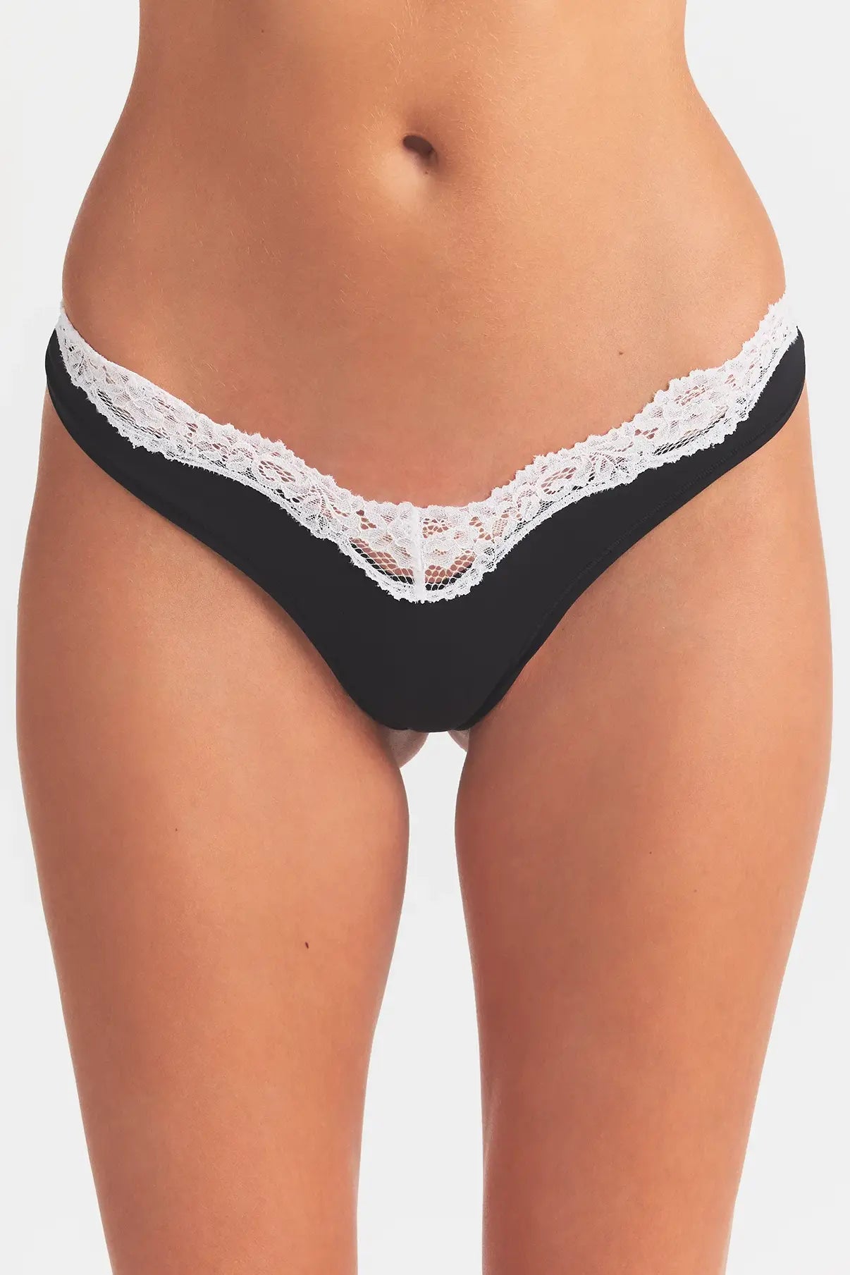 FITS EVERYBODY LACE DIPPED THONG | OBSIDIAN CONTRAST ON A MODEL FRONT VIEW @ | FOCUS: 0.0, 1.0, 0.9