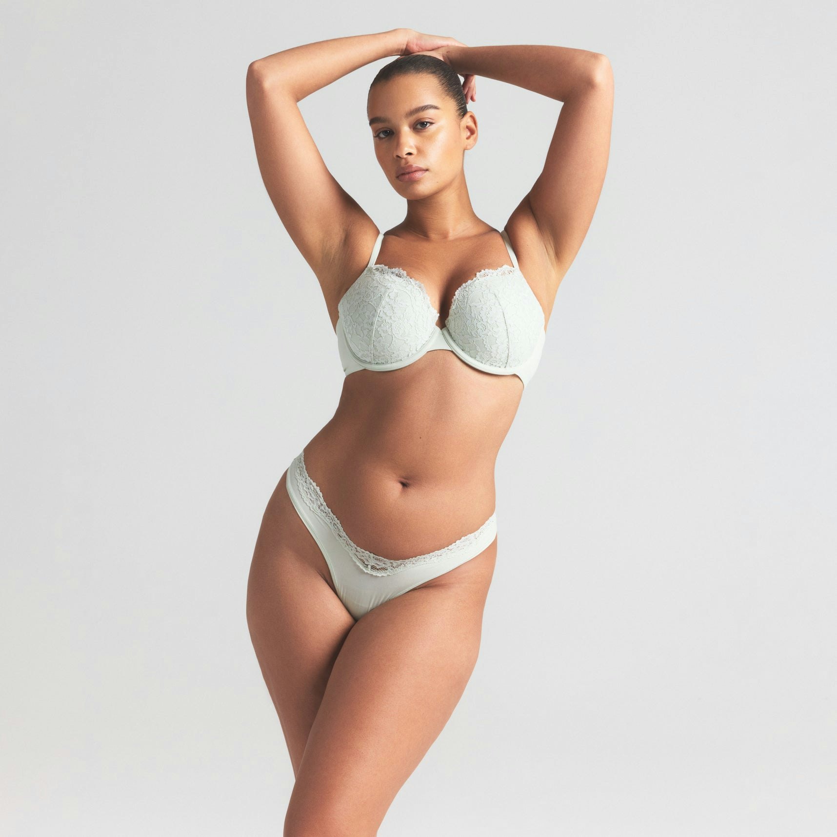 FITS EVERYBODY LACE DIPPED THONG | SPEARMINT ON A MODEL SIDE VIEW | FOCUS: 0.0, 1.0, 0.9