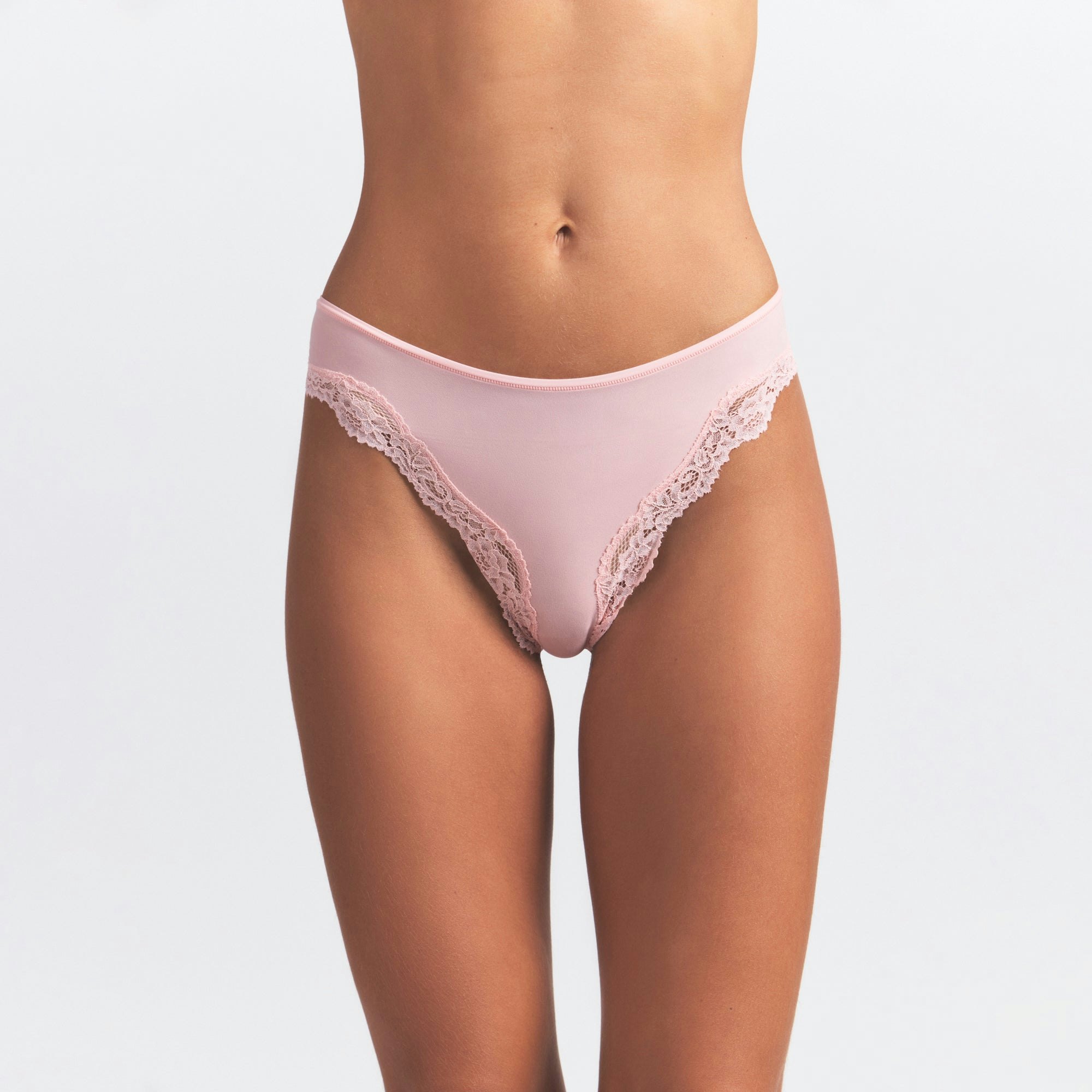 FITS EVERYBODY LACE CHEEKY TANGA 5-PACK | CANDY HEART MULTI ON A MODEL FRONT VIEW @ | FOCUS: 0.0, 1.0, 0.9