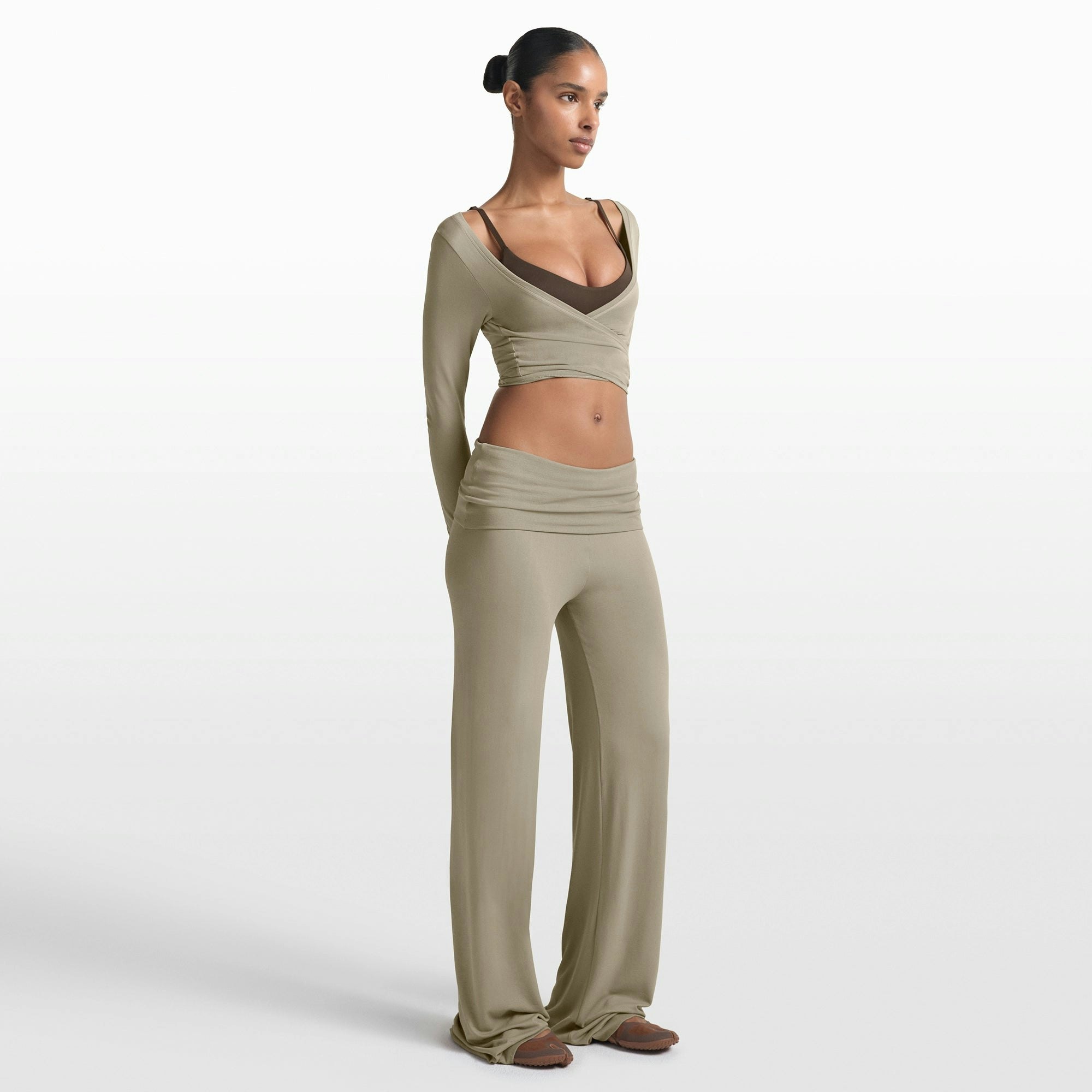 NikeSKIMS STRETCH KNIT FOLDOVER WIDE LEG PANT | DUNE ON A MODEL FRONT VIEW @ | FOCUS: 0.0, 1.0, 0.9