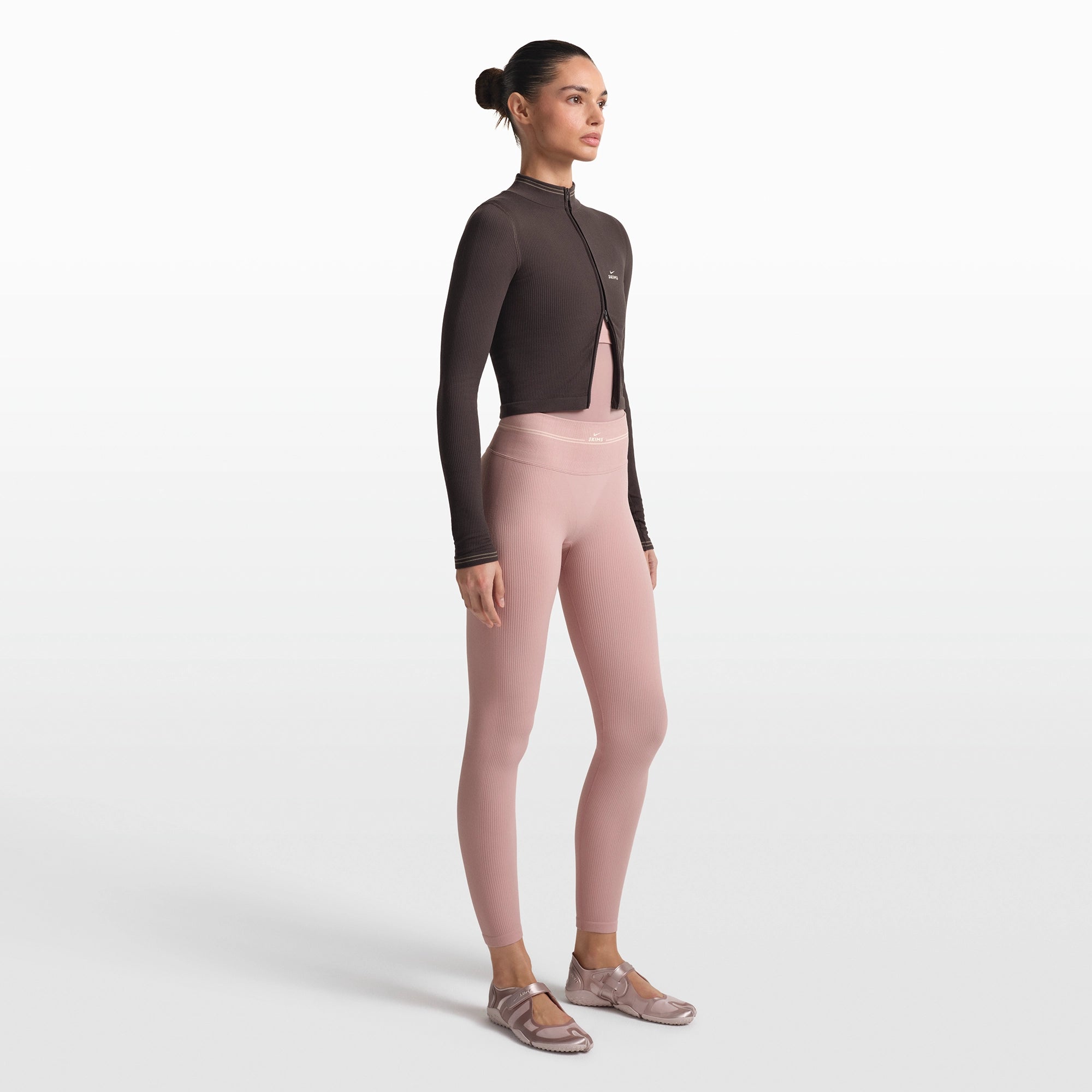 NikeSKIMS RIBBED SEAMLESS 26" LEGGING | HIMALAYAN/ECRU ON A MODEL FRONT VIEW @ | FOCUS: 0.0, 1.0, 0.9